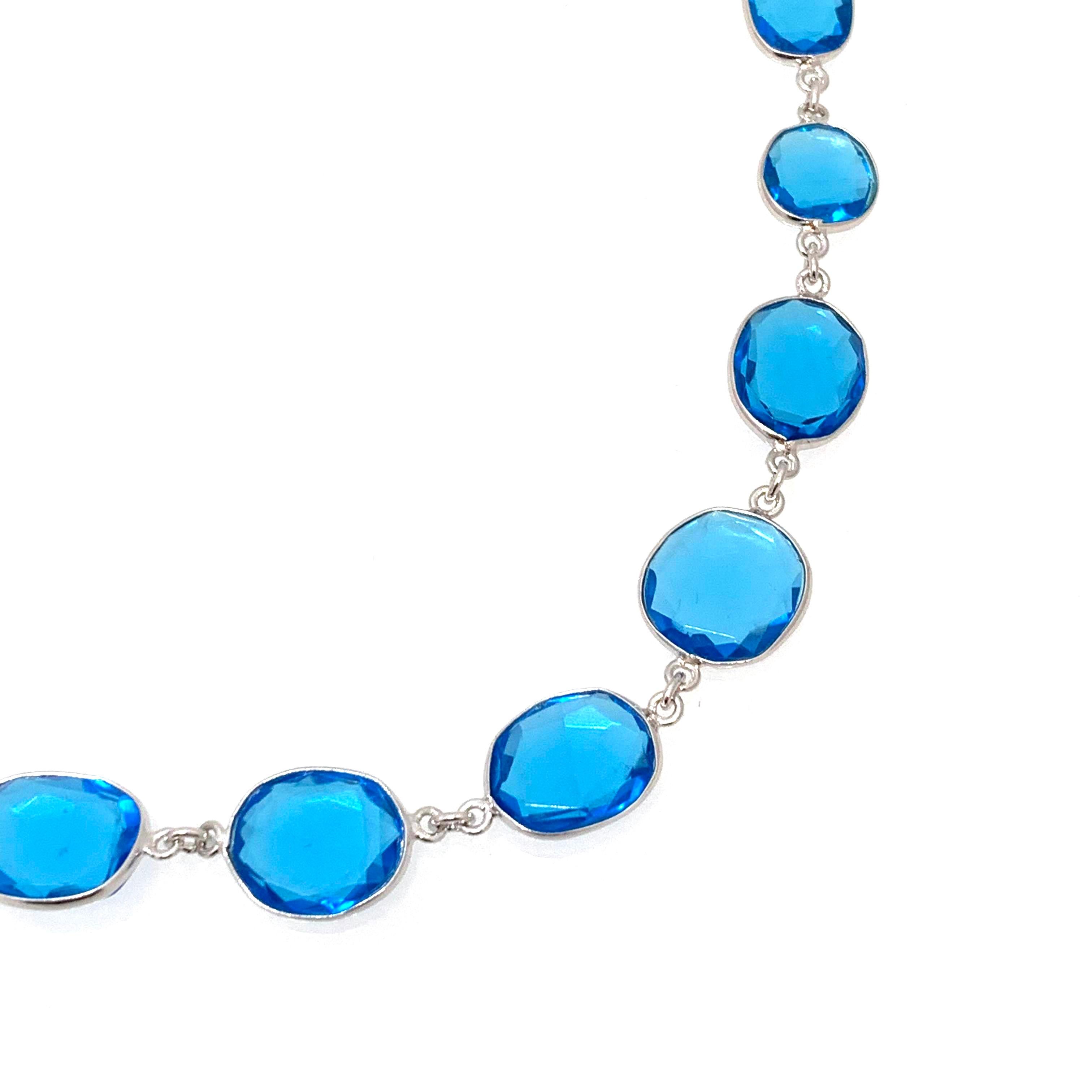 Halskette mit blauem Quarz in Lünettenfassung aus Sterlingsilber 16