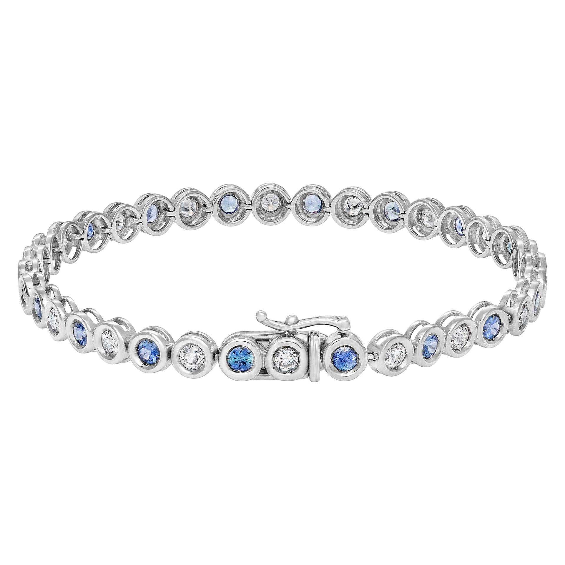 Donna Bracciale con linea di diamanti e zaffiri blu incastonati in oro bianco 18 ct. in vendita