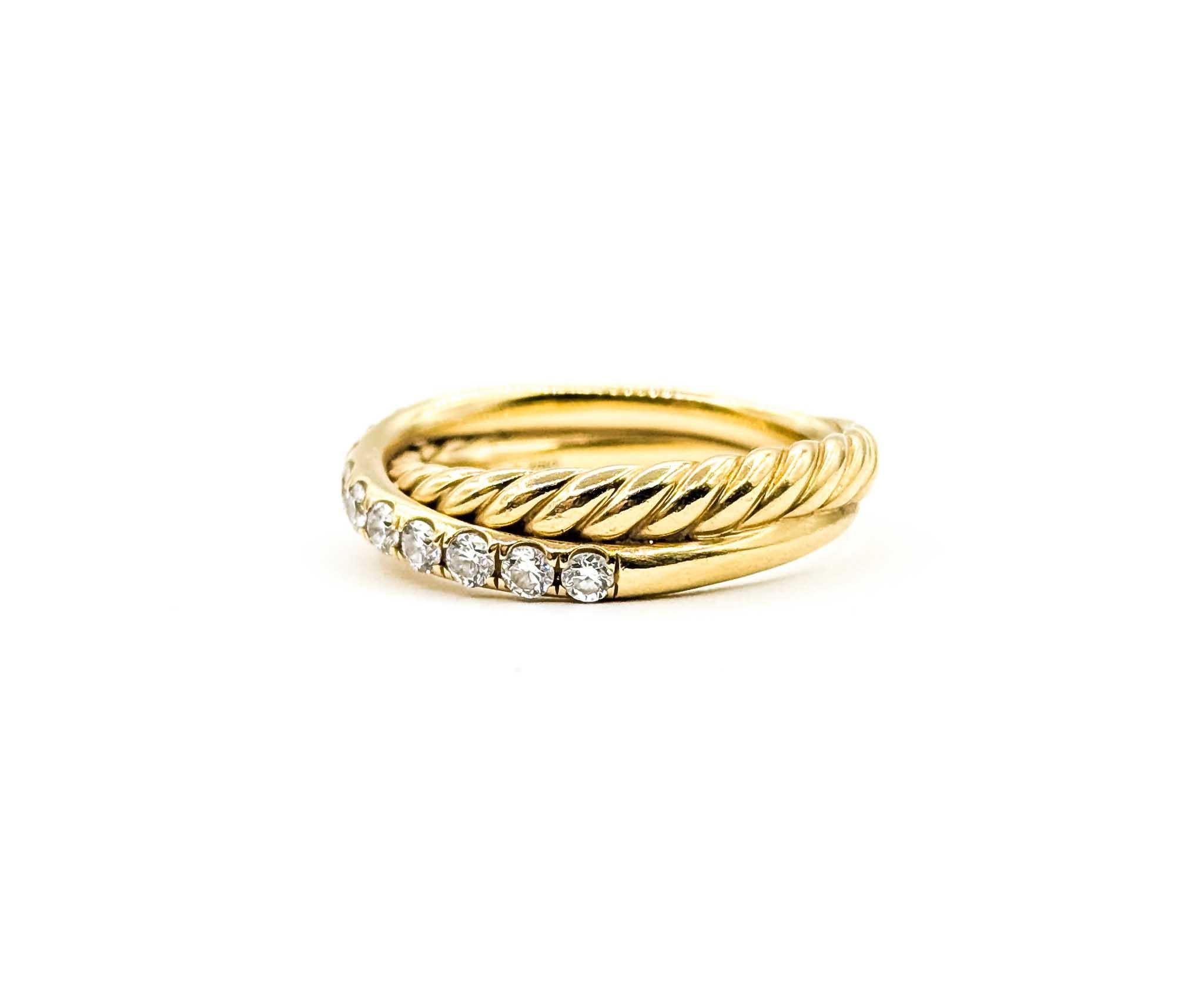 Moderne Bague David Yurman en or jaune 18 carats à deux anneaux de diamants, sertie d'un chaton. en vente