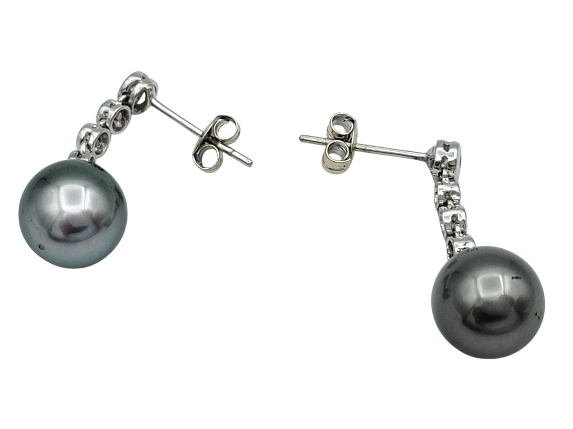 Taglio rotondo Bezel Set Diamond Drop Earrings with Black Pearls in 14 Karat White Gold in vendita