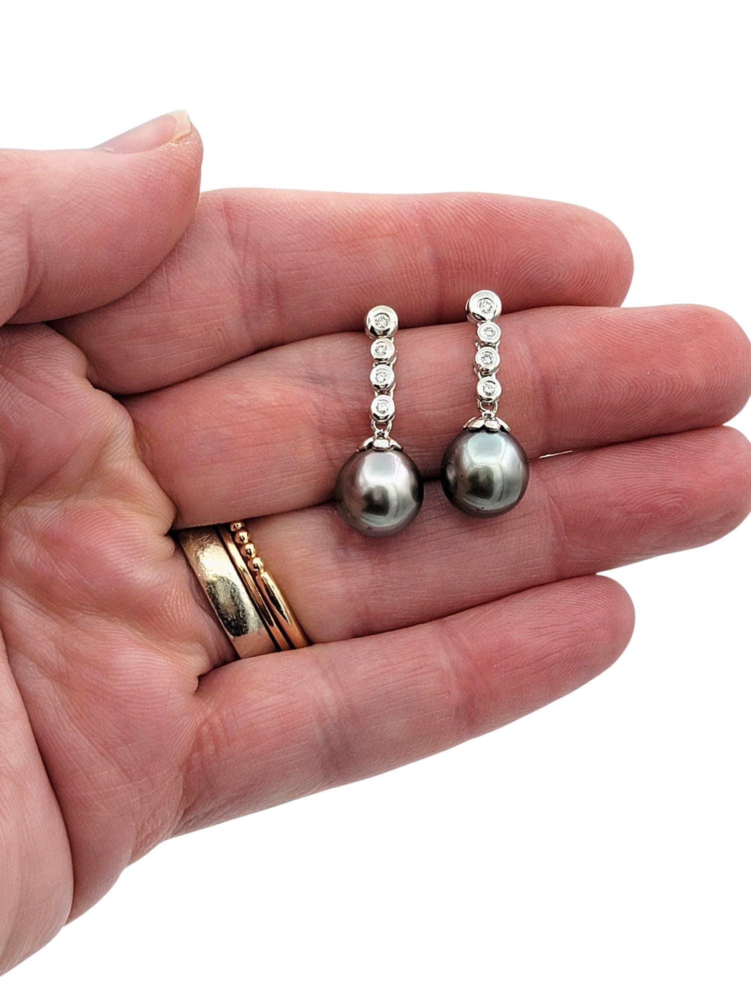 Bezel Set Diamond Drop Earrings with Black Pearls in 14 Karat White Gold In condizioni buone in vendita a Scottsdale, AZ