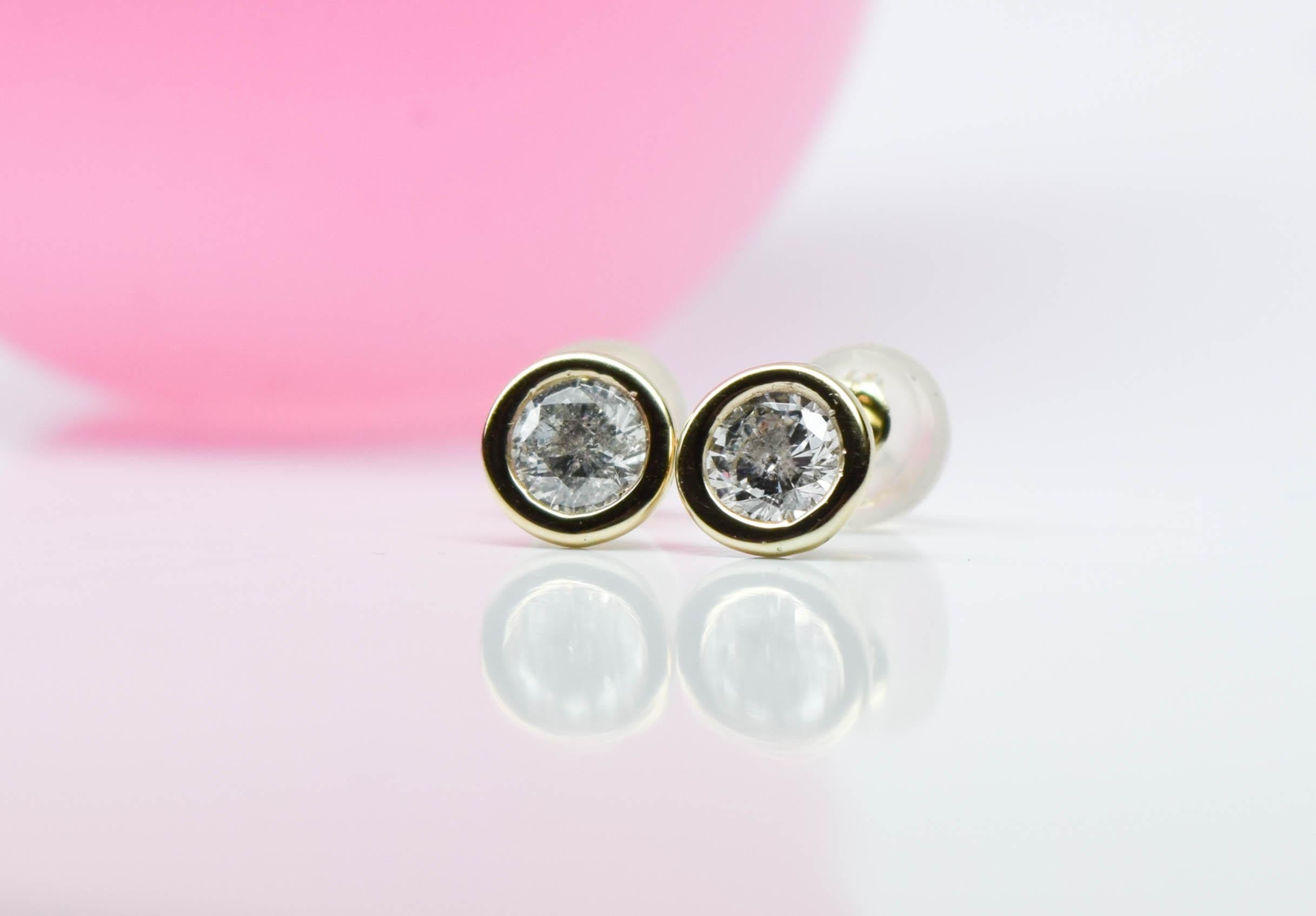 Bezel set diamond earrings 14KT gold 1ct In New Condition For Sale In Boca Raton, FL