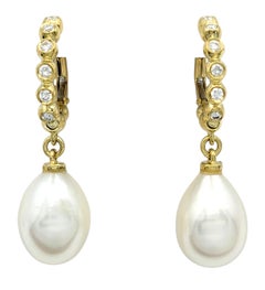 Ohrringe mit Diamantring und Süßwasserperle in Lünette 18 Karat Gelbgold