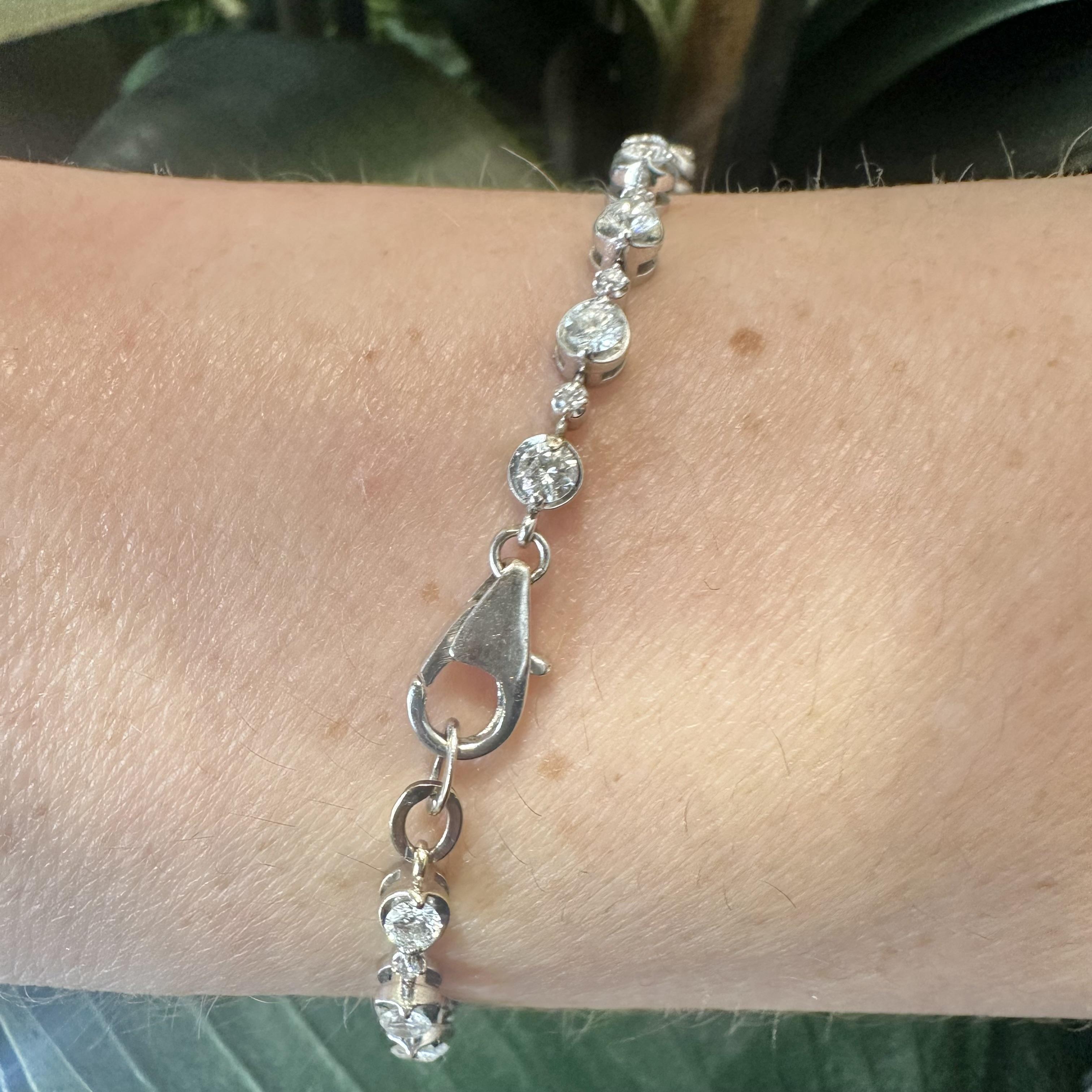 Round Cut Bezel Set Diamond Link Tennis Bracelet in 18k White Gold, 7 inches For Sale
