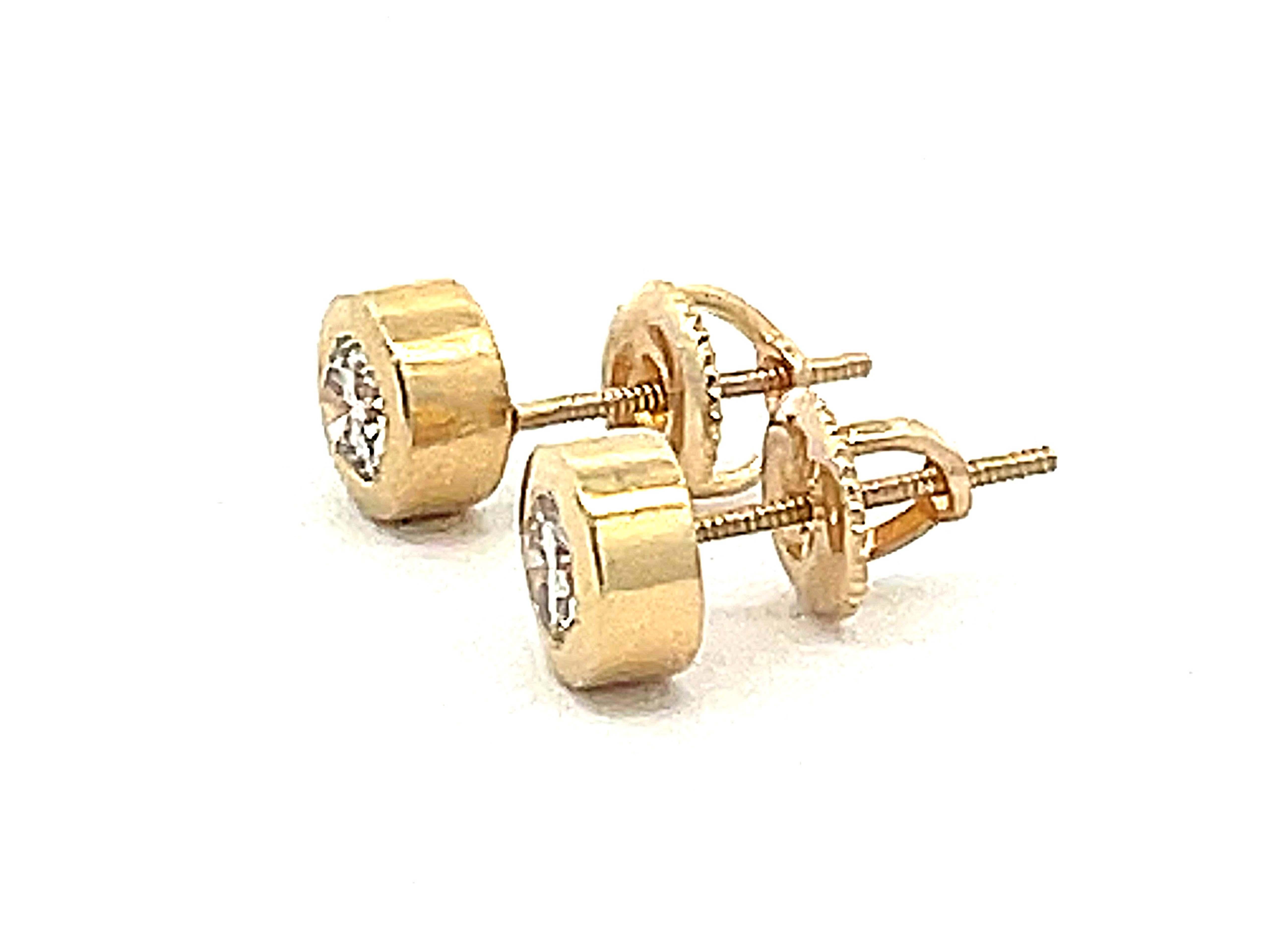 Bezel Set Diamond Stud Earrings in 14k Yellow Gold In Excellent Condition For Sale In Honolulu, HI
