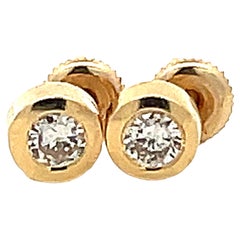Boucles d'oreilles en or jaune 14k serties d'un chaton de diamants