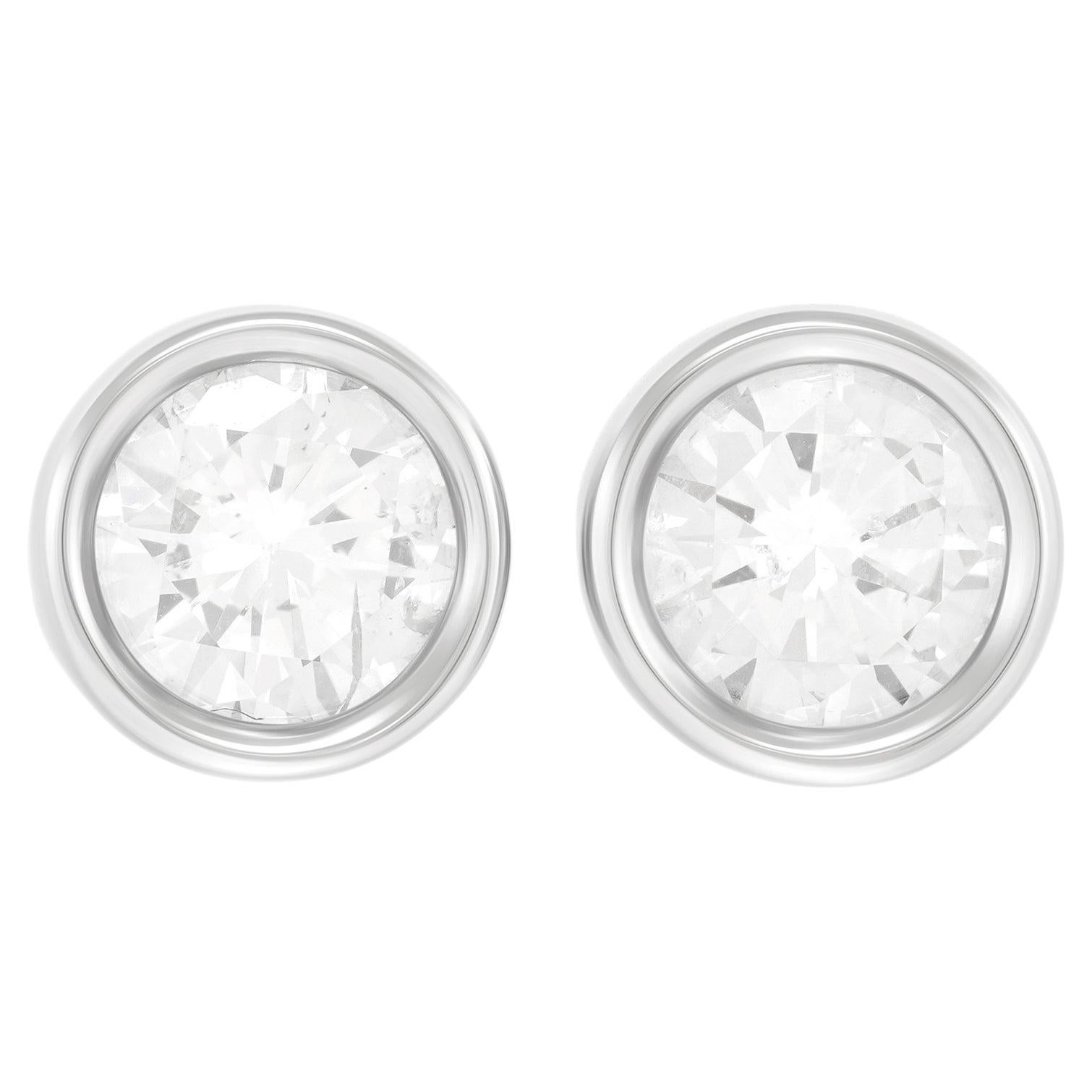 Clous d'oreilles en diamant serti sur lunette en vente