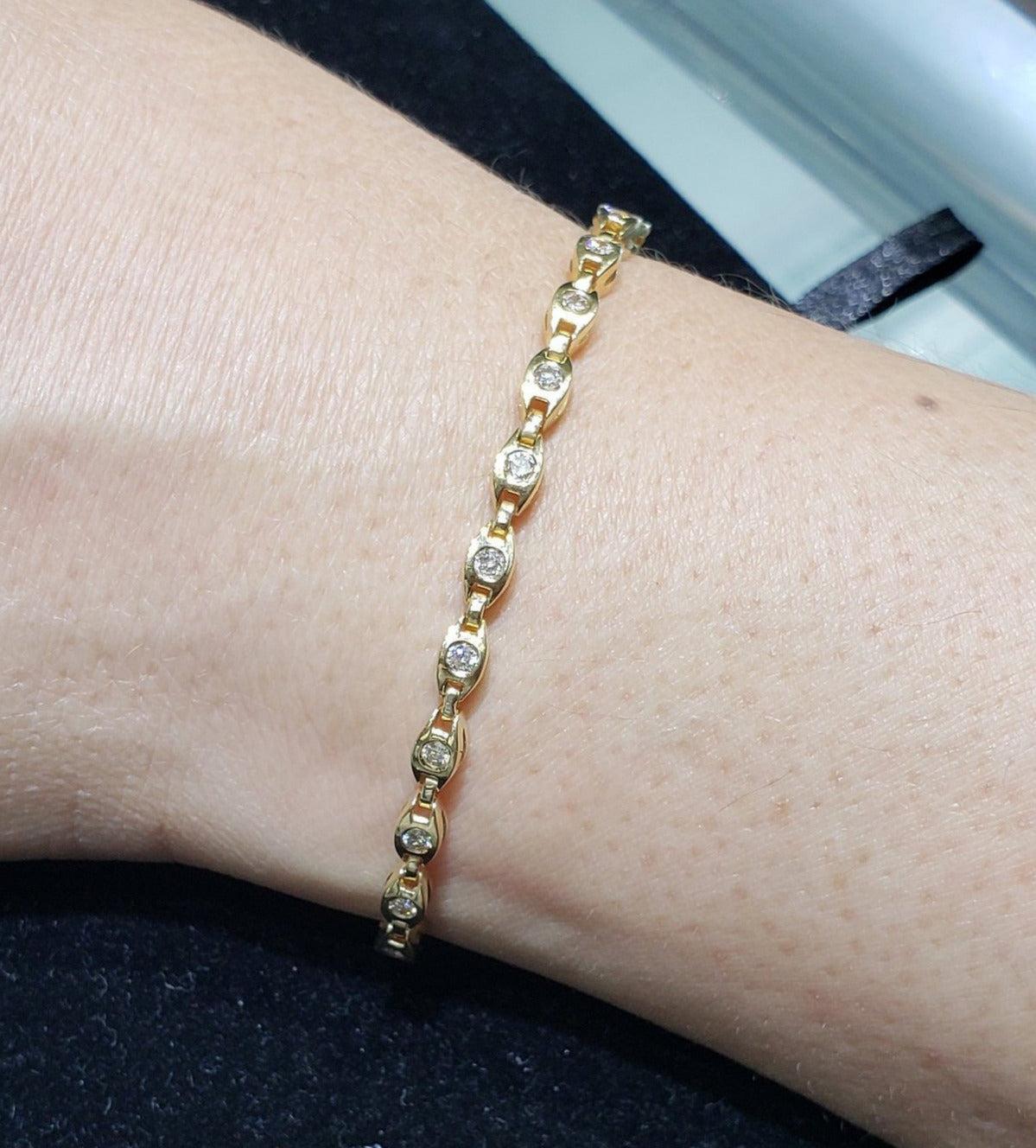 ♥ Descripción de la pulsera de tenis ♥

Piedra principal: Diamante 
Aprox. Peso total en quilates del diamante: 1,00ctw
Color del diamante: H
Claridad del diamante: SI1
Corte del diamante: Redondo
Tipo de metal: Oro amarillo de 14 quilates 
Metal