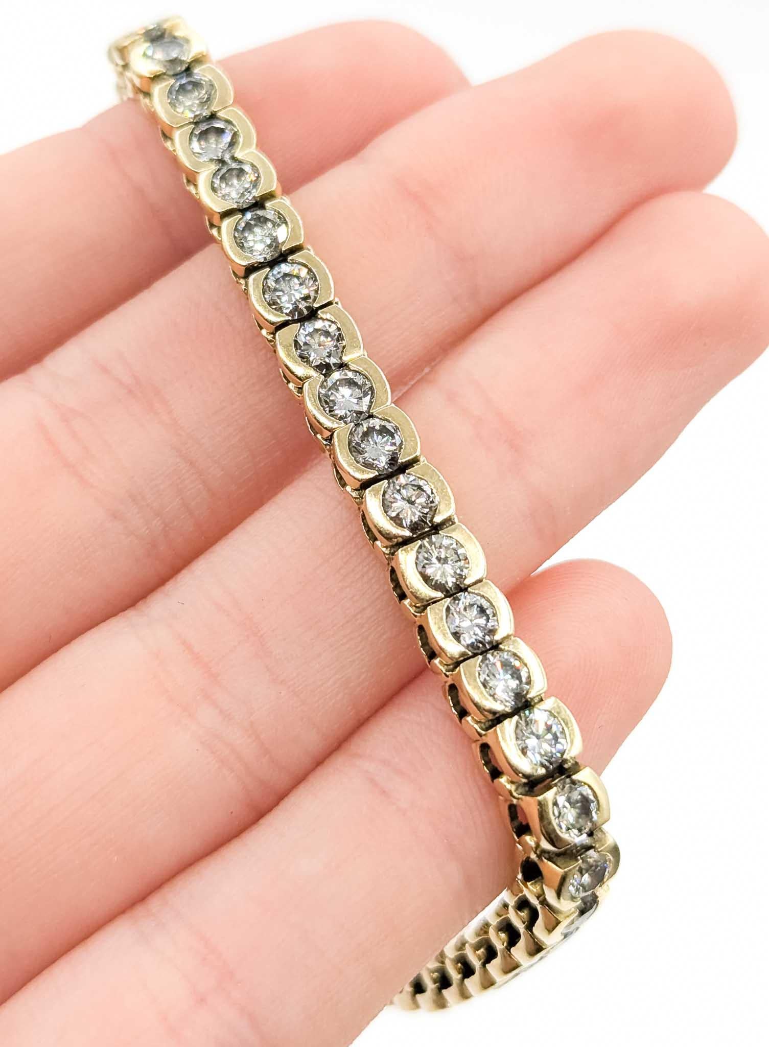 Pulsera de tenis con diamantes engastados en bisel en oro amarillo de 14k en venta 1