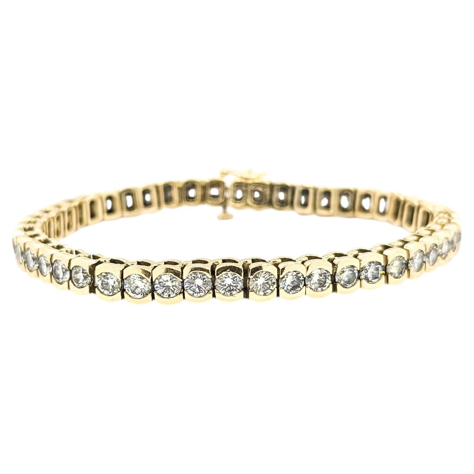 Pulsera tipo «tennis» con diamantes engastados en bisel, de oro amarillo de 14k