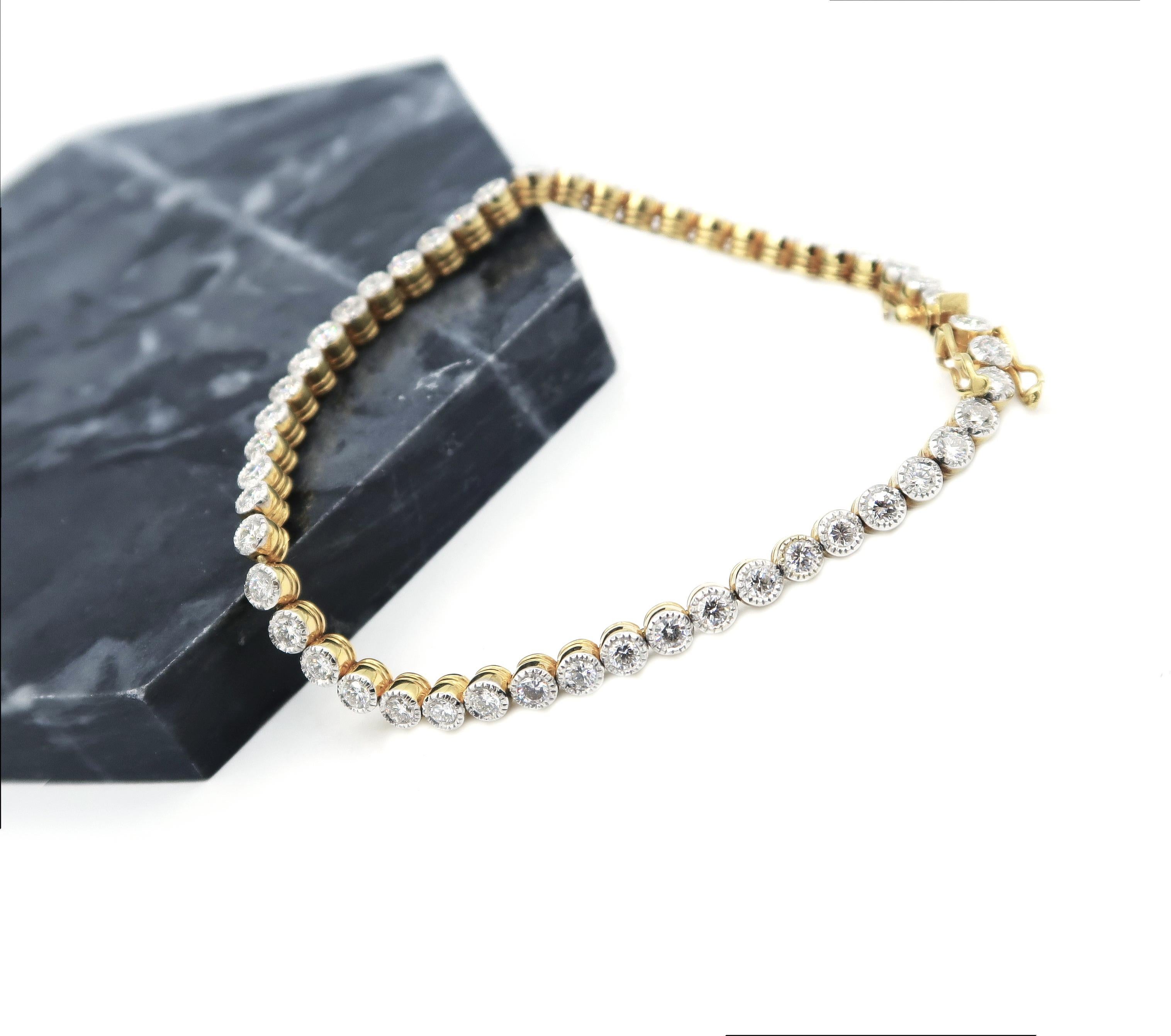 Pulsera de tenis con diamantes engastados en bisel en oro amarillo de 18 quilates con detalles milgrain Corte brillante en venta