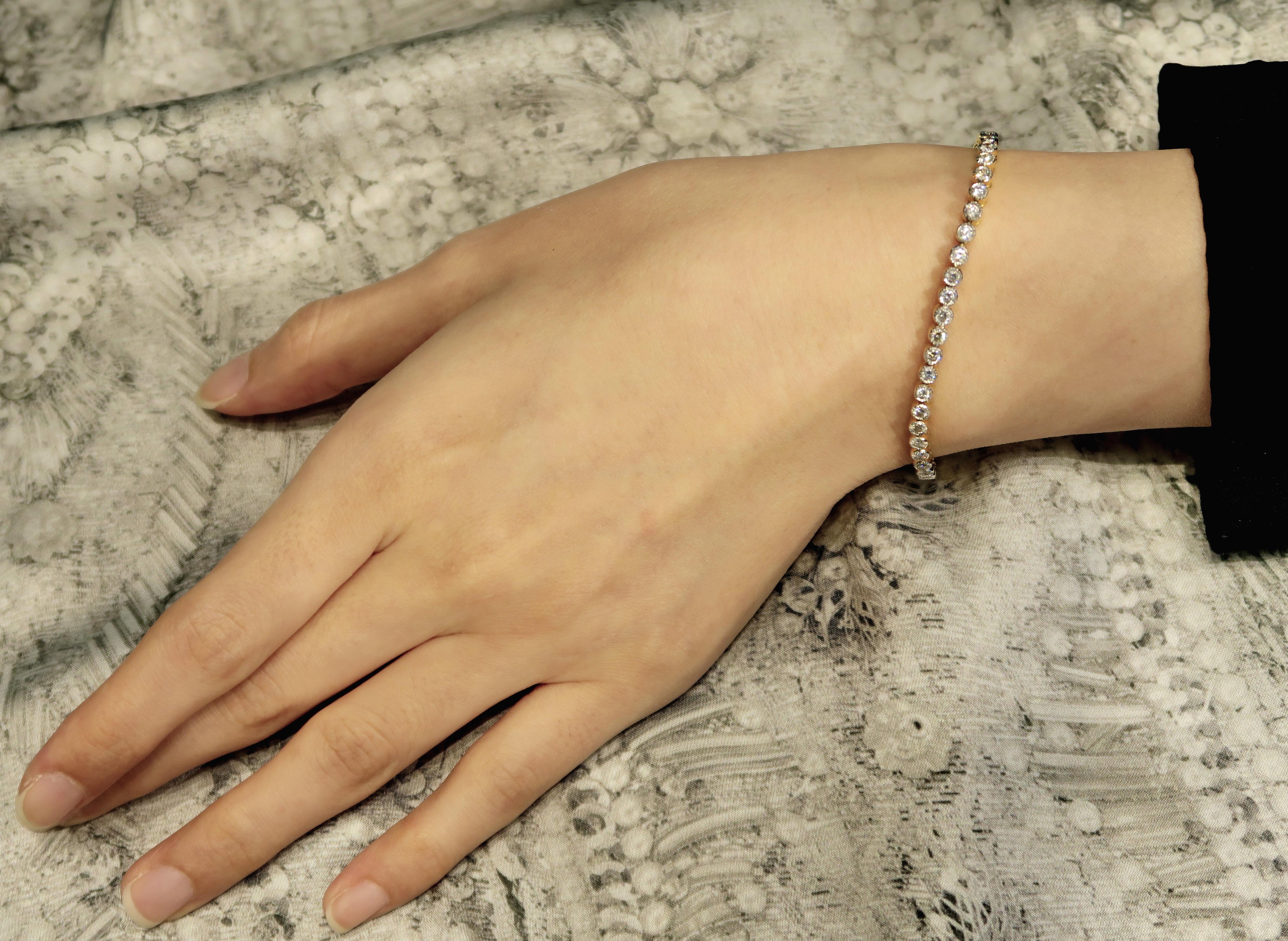 Pulsera de tenis con diamantes engastados en bisel en oro amarillo de 18 quilates con detalles milgrain en Nuevo estado para la venta en Bangkok, TH