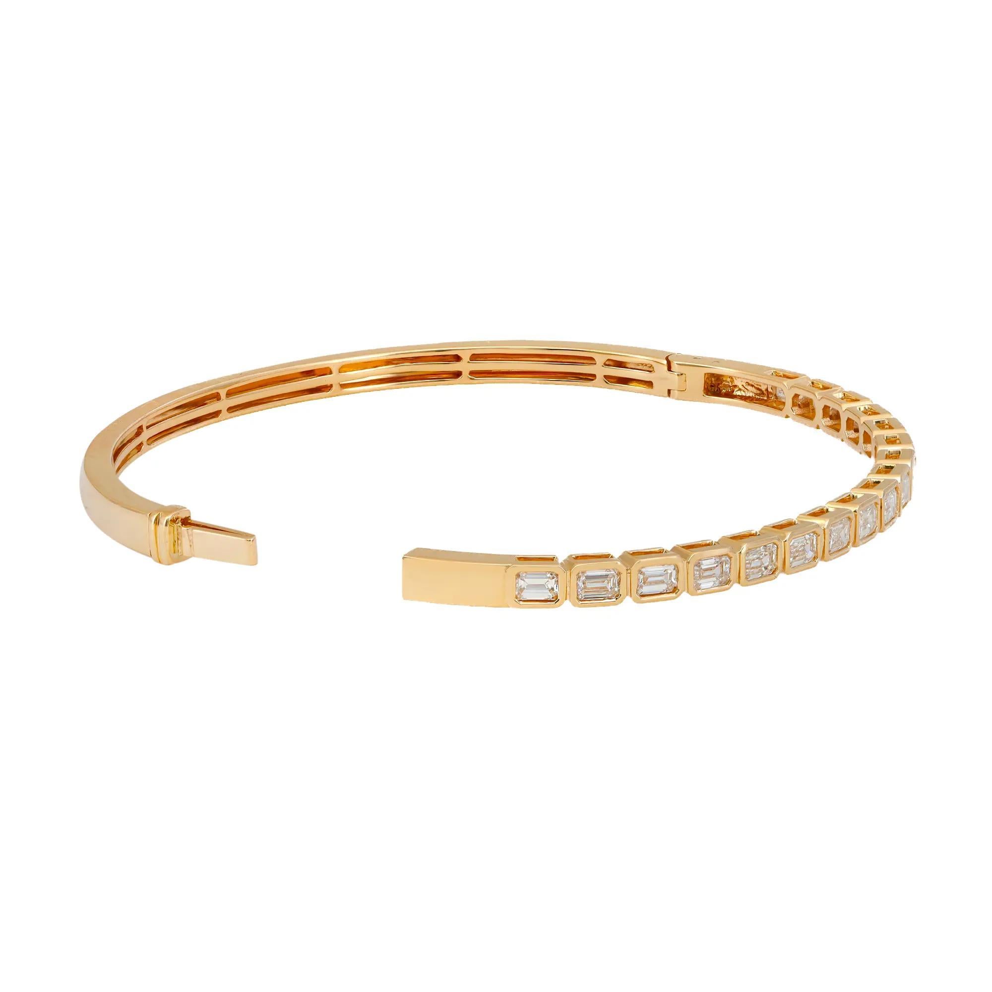 Moderne Bracelet en or jaune 18K serti de diamants taille émeraude 1.94Cttw en vente