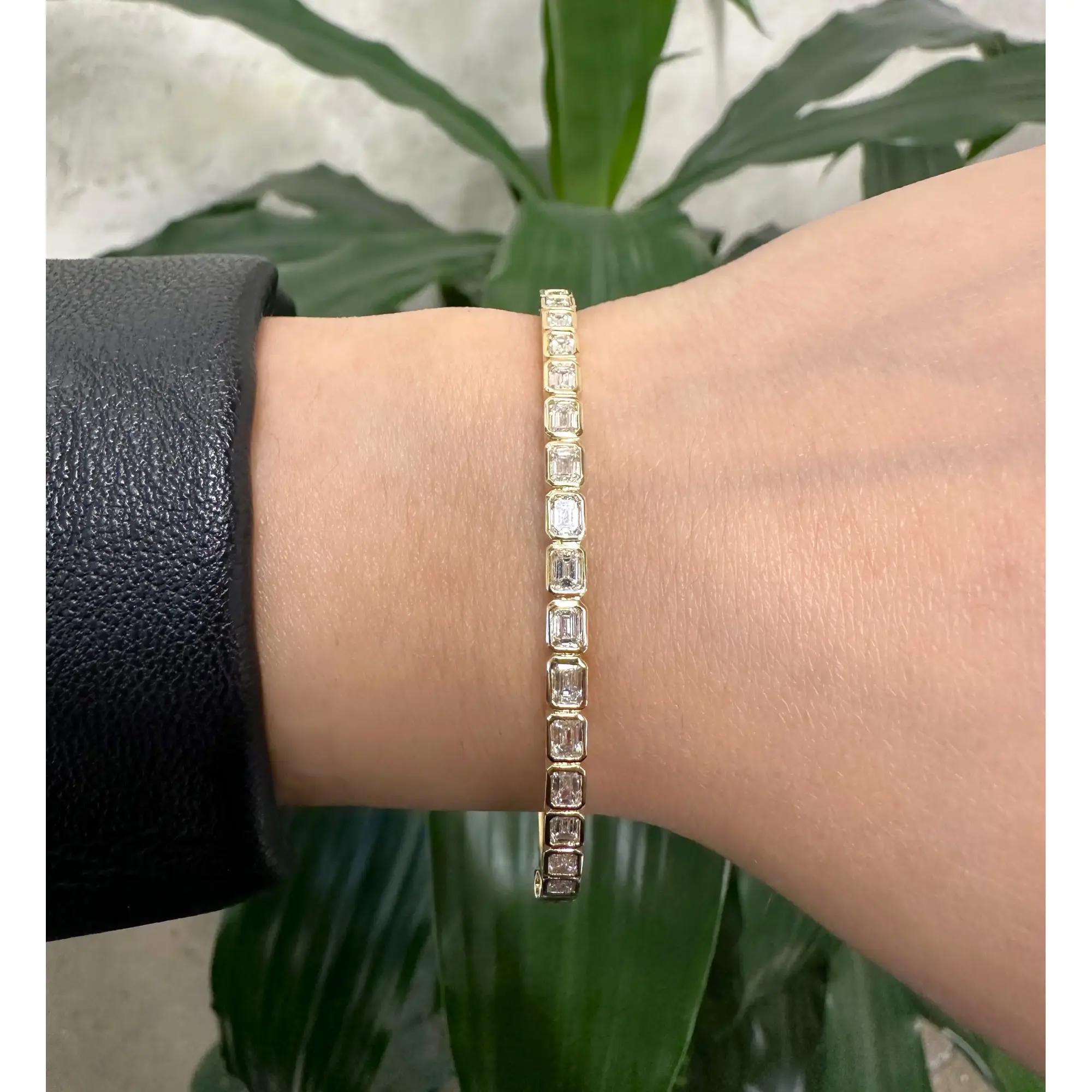 Bracelet en or jaune 18K serti de diamants taille émeraude 1.94Cttw Neuf - En vente à New York, NY