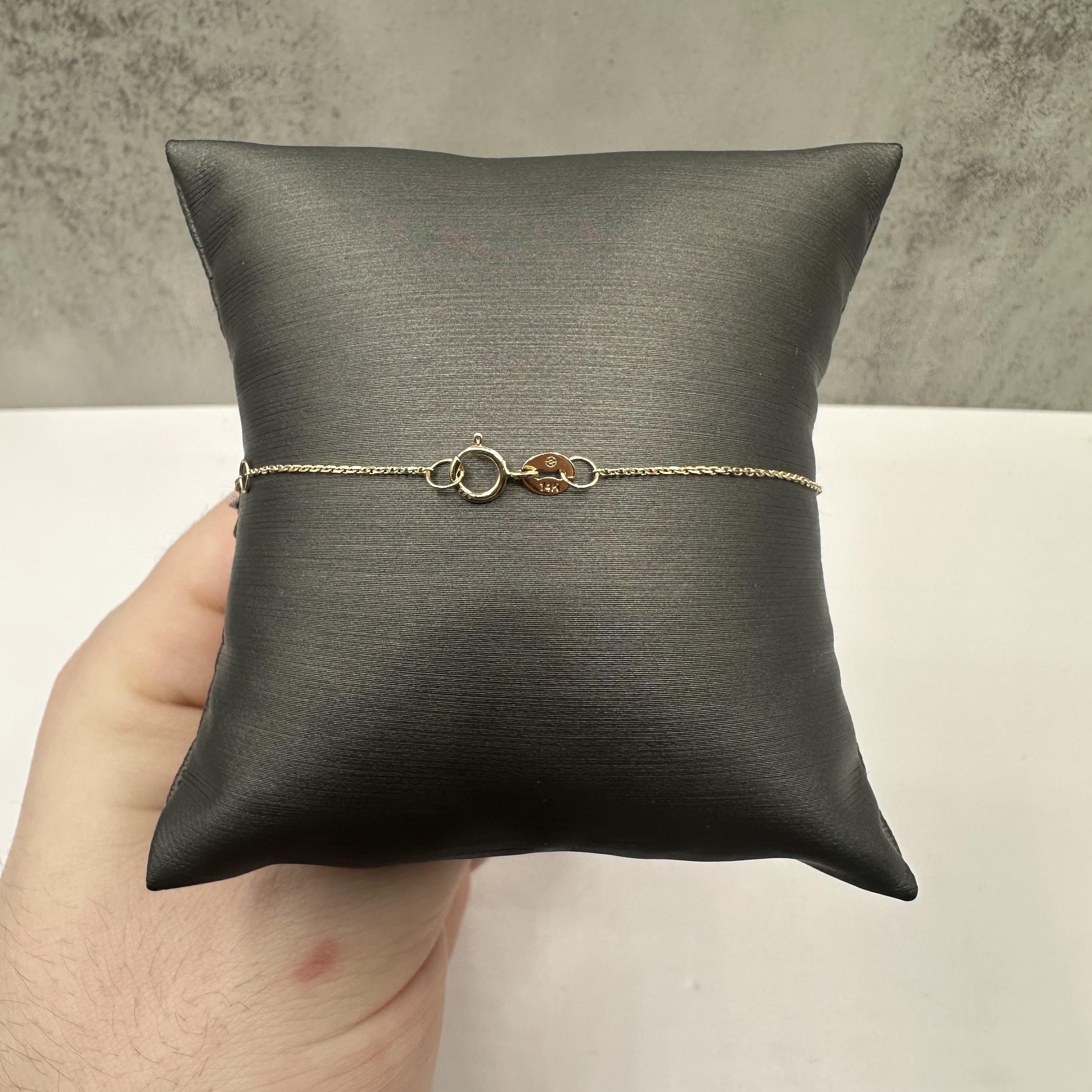 Pulsera de oro amarillo de 14 quilates con piedras preciosas engastadas en bisel - Amatista 0,12 ctw, ajustable Corte redondo en venta