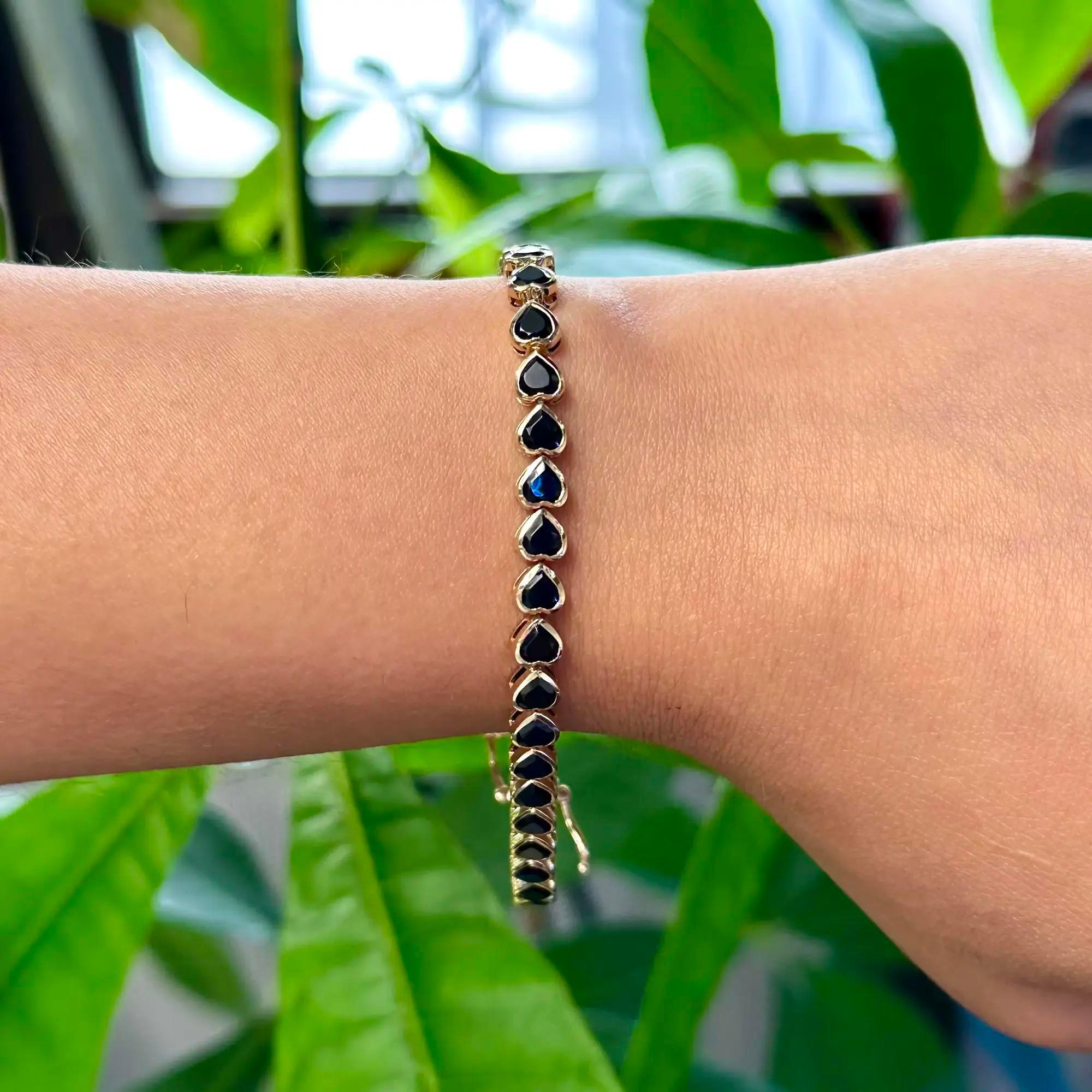 Tennisarmband aus Onyx in Herzform mit Lünette 14K Gelbgold 7,5 Zoll im Zustand „Neu“ im Angebot in New York, NY