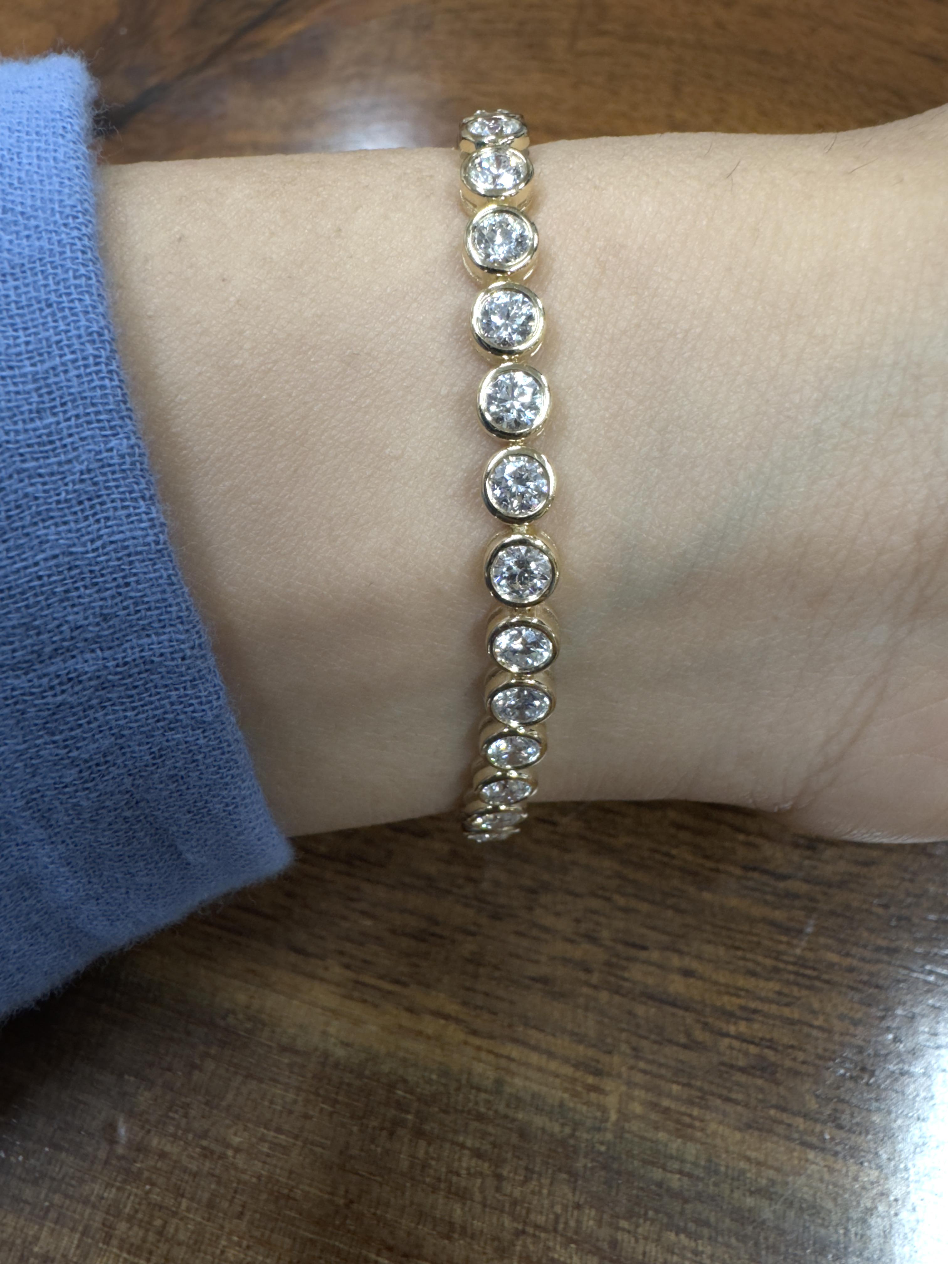 Pulsera de tenis con diamantes naturales engastados en bisel, oro amarillo de 18 quilates, 5,40 quilates en venta 1