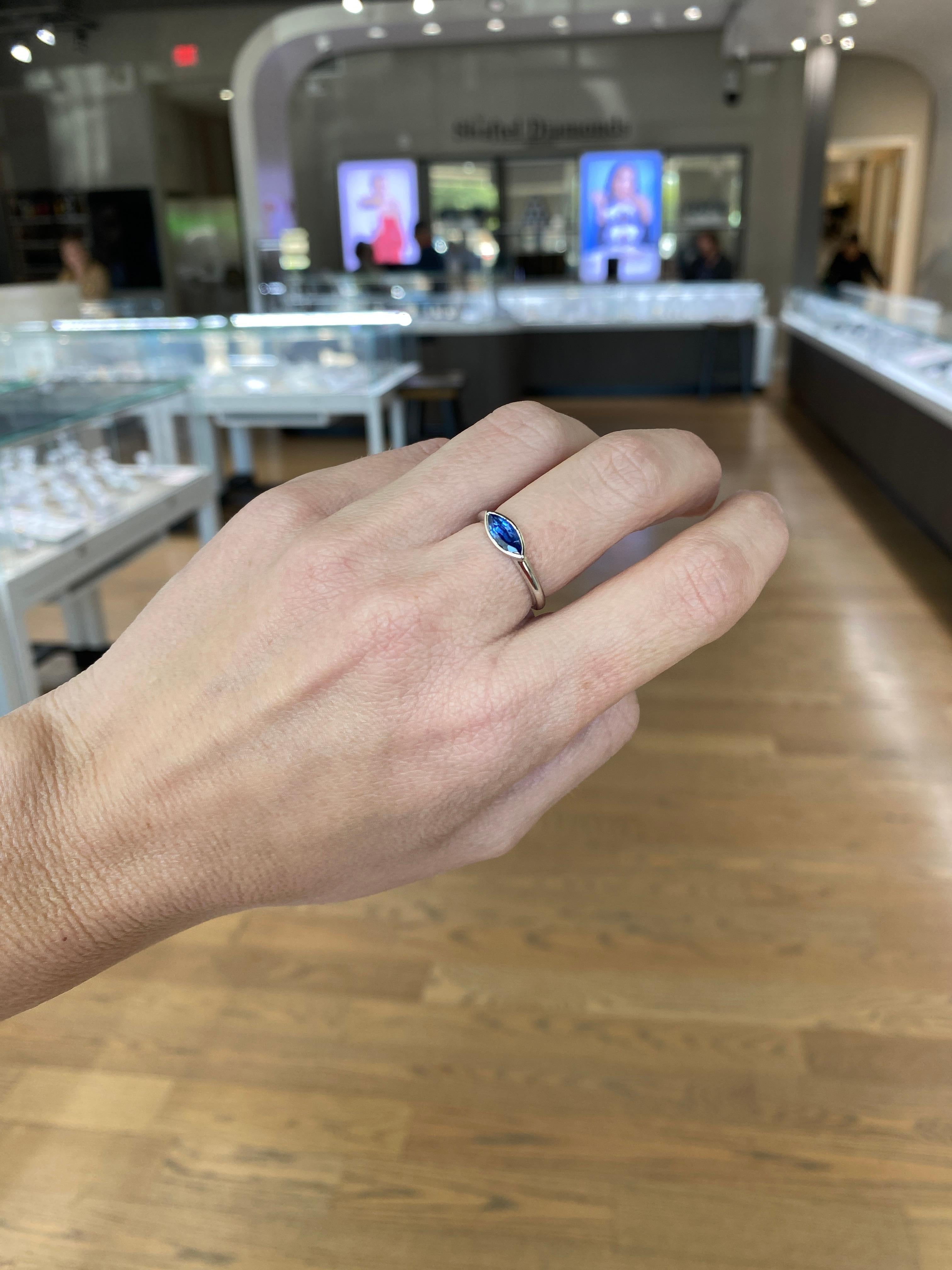 Bezel Set Natural Marquise-Shaped Sapphire 14 Karat White Gold Ring In New Condition For Sale In Houston, TX