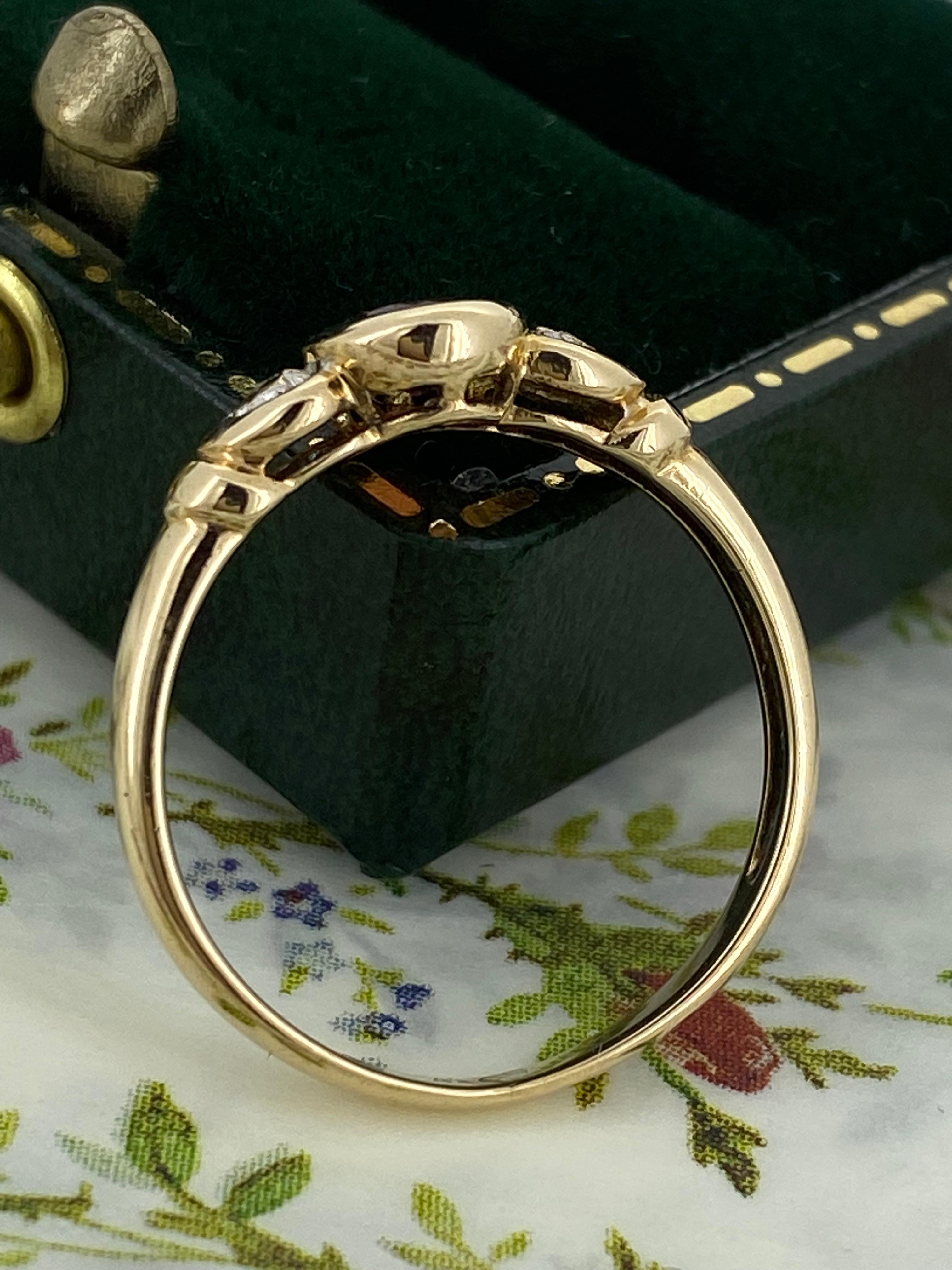 Bezel Set Natural Oval Garnet 9K Yellow Gold Vintage Dress Ring In Excellent Condition For Sale In MELBOURNE, AU