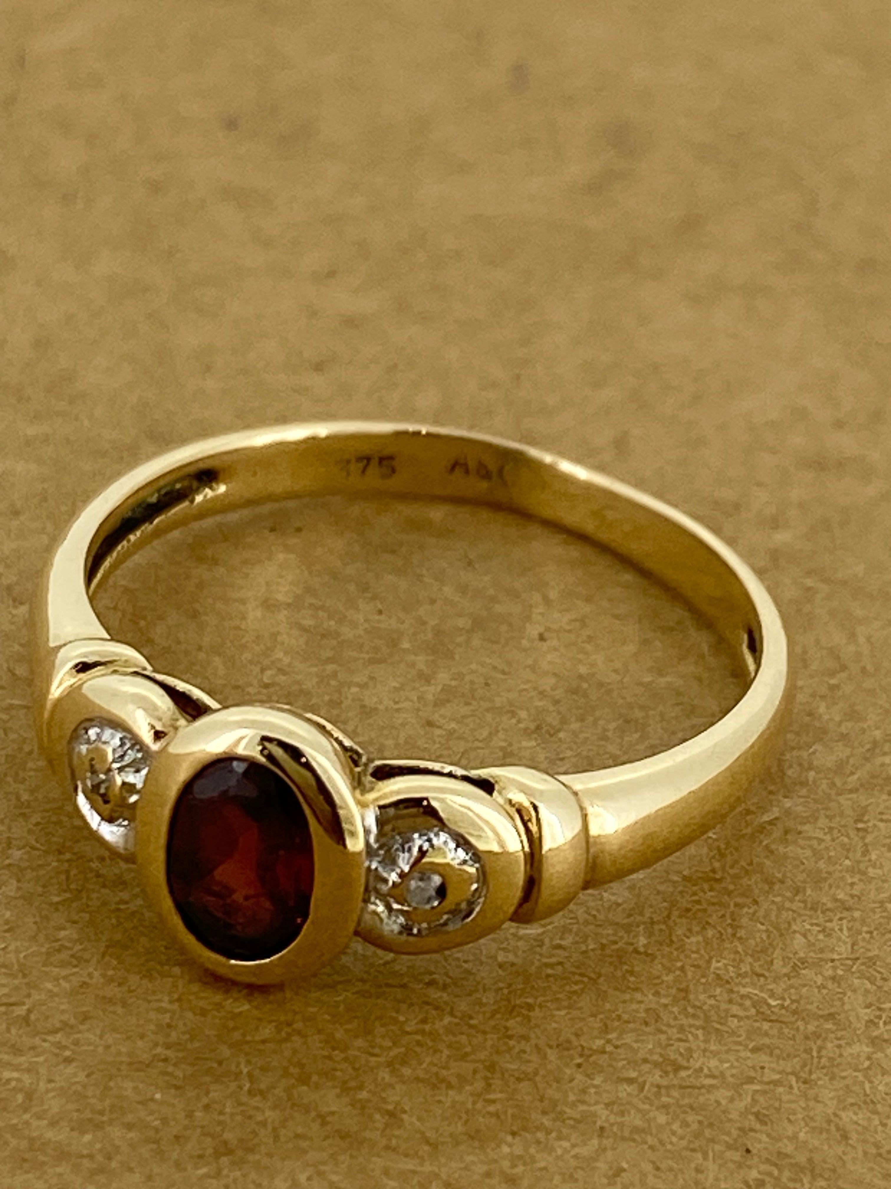 Women's Bezel Set Natural Oval Garnet 9K Yellow Gold Vintage Dress Ring For Sale