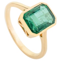 Bague de naissance de chaque jour de mai en or jaune 14 carats avec émeraude octogonale sertie sur le chaton