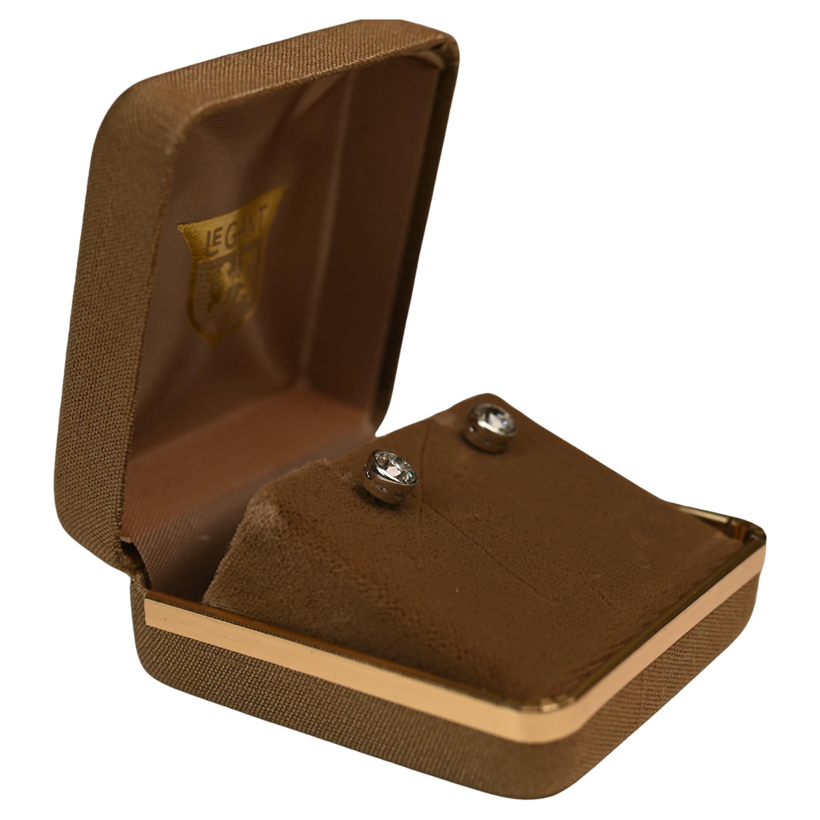 Boucles d
oreilles composées de diamants de taille européenne (environ 0,8 carats) Platine