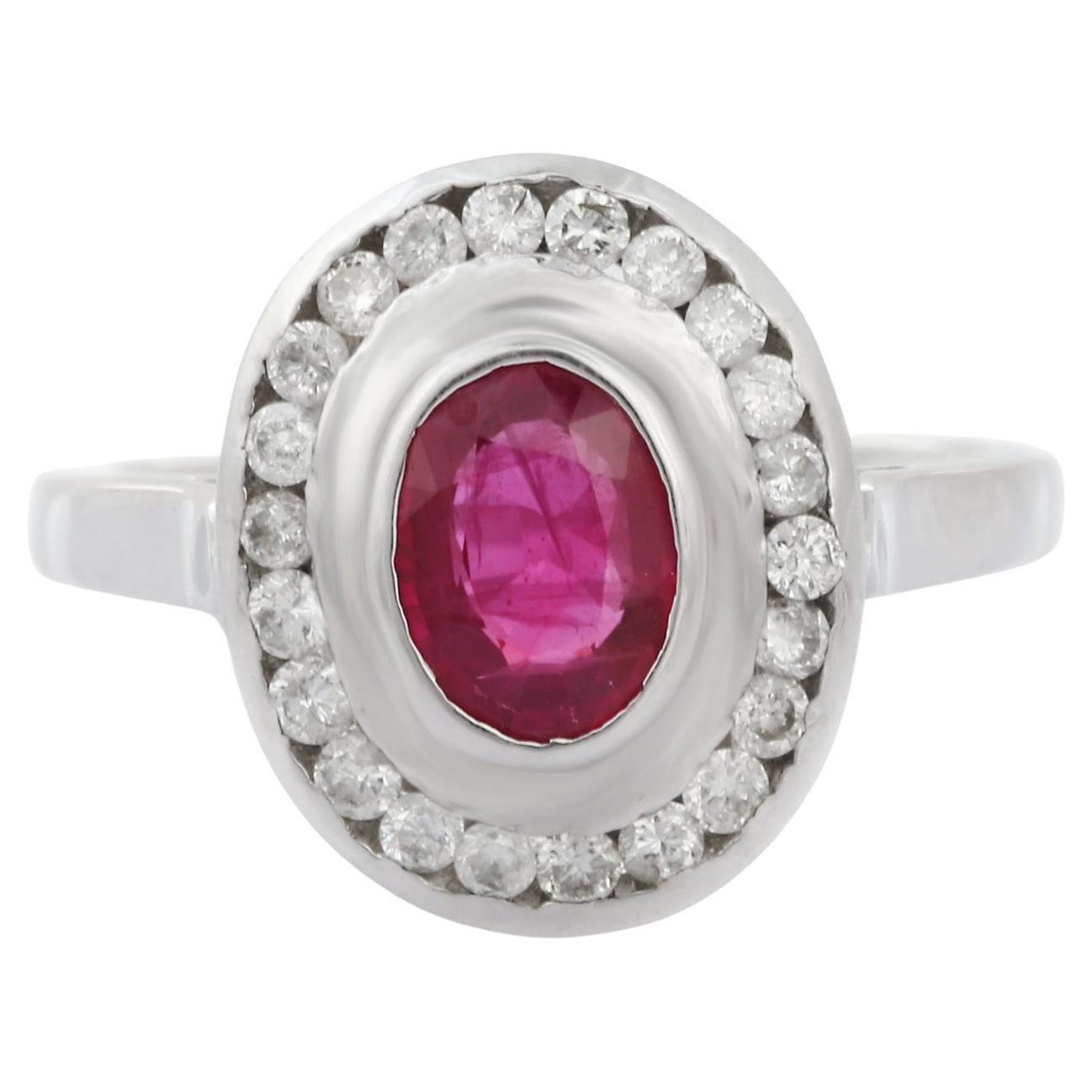 Bague cocktail de forme ovale sertie d'un chaton en or blanc 18 carats avec rubis et diamants