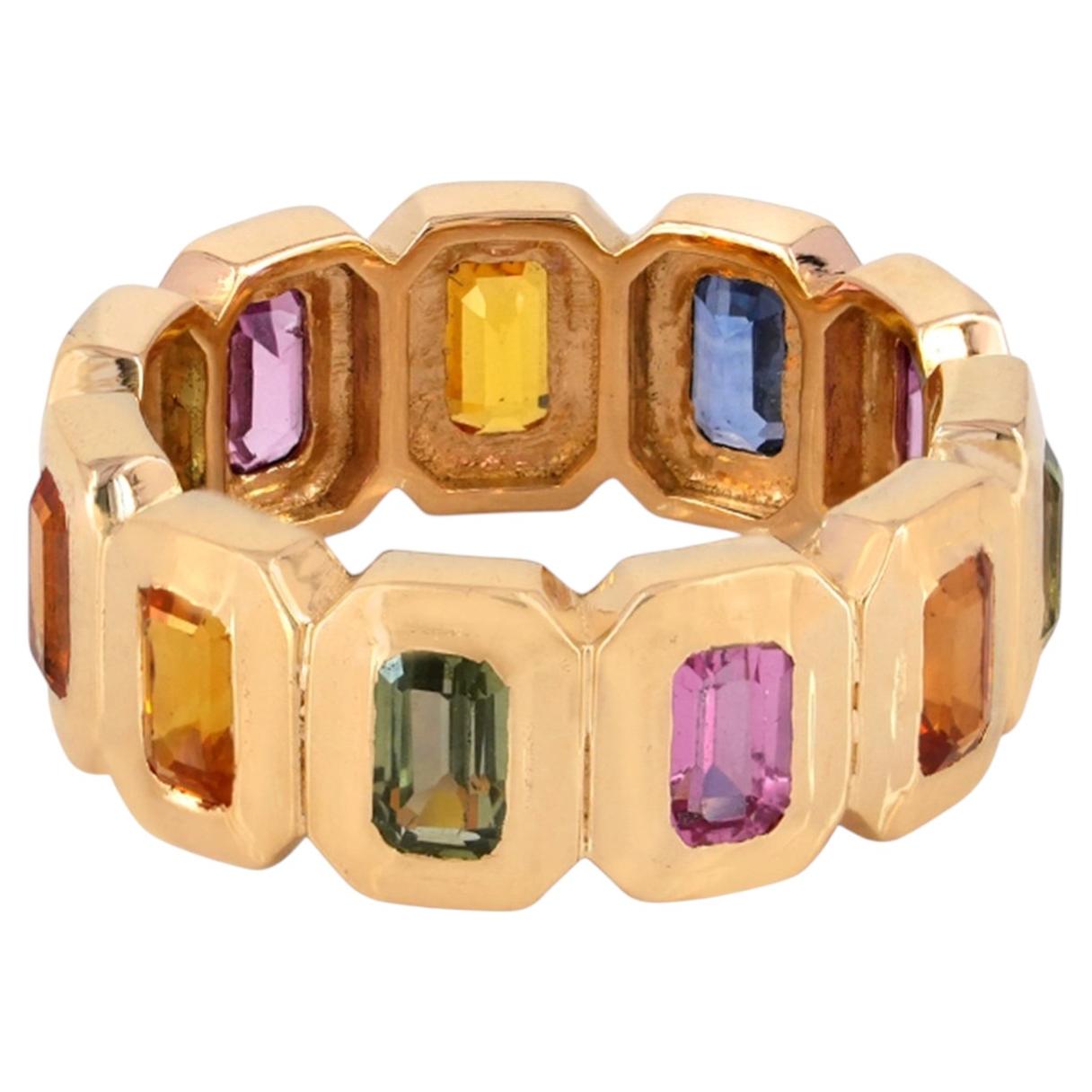 Ring mit in einer Zierfassung gefasstem Regenbogensaphir, aus 14-karätigem Gelbgold, durchgehender Eternity-Band-Ring, Größe US 7