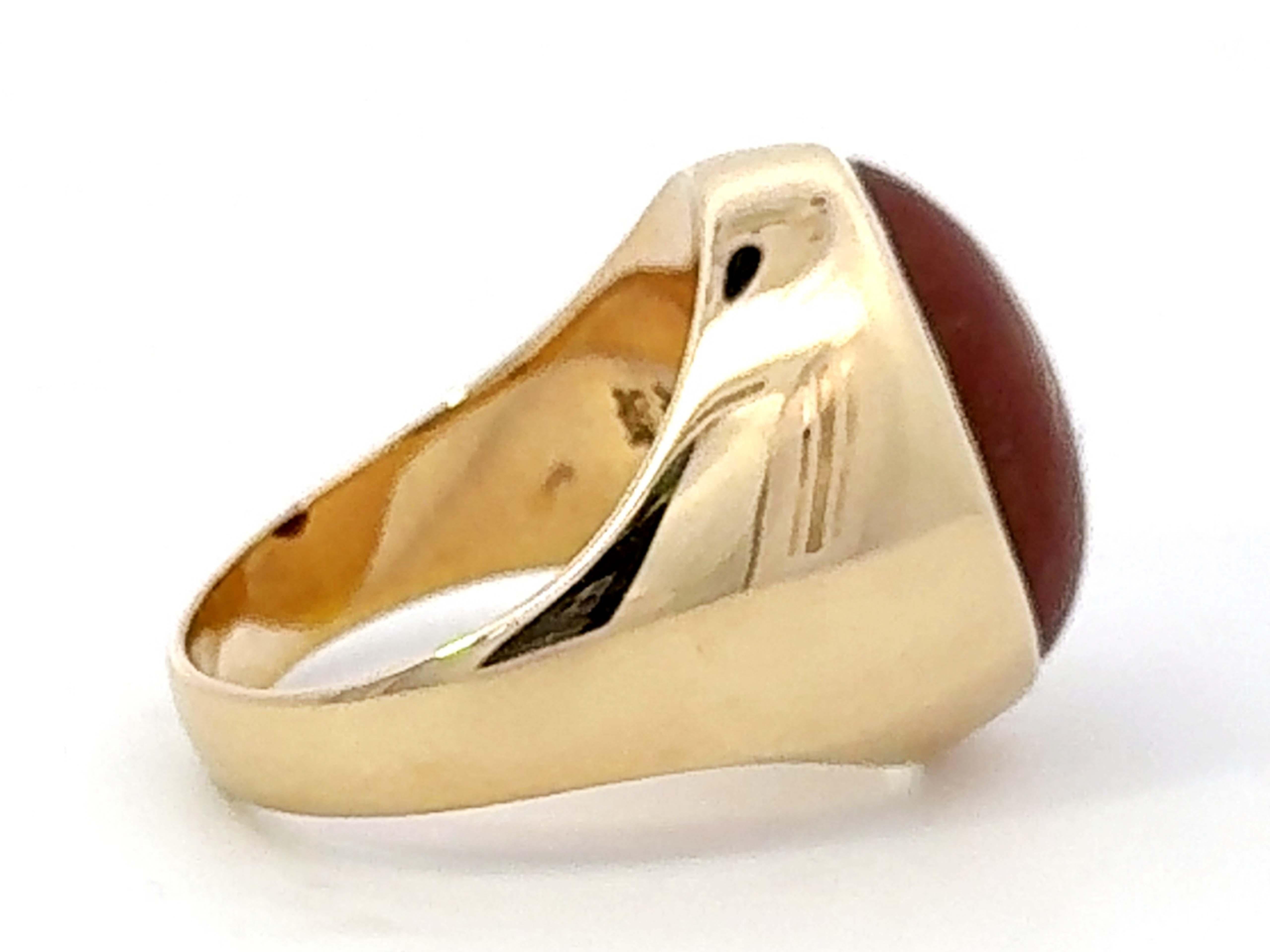 Women's or Men's Bezel Set Red Brown Oval Cabochon Jade Ring 14k Yellow Gold For Sale
