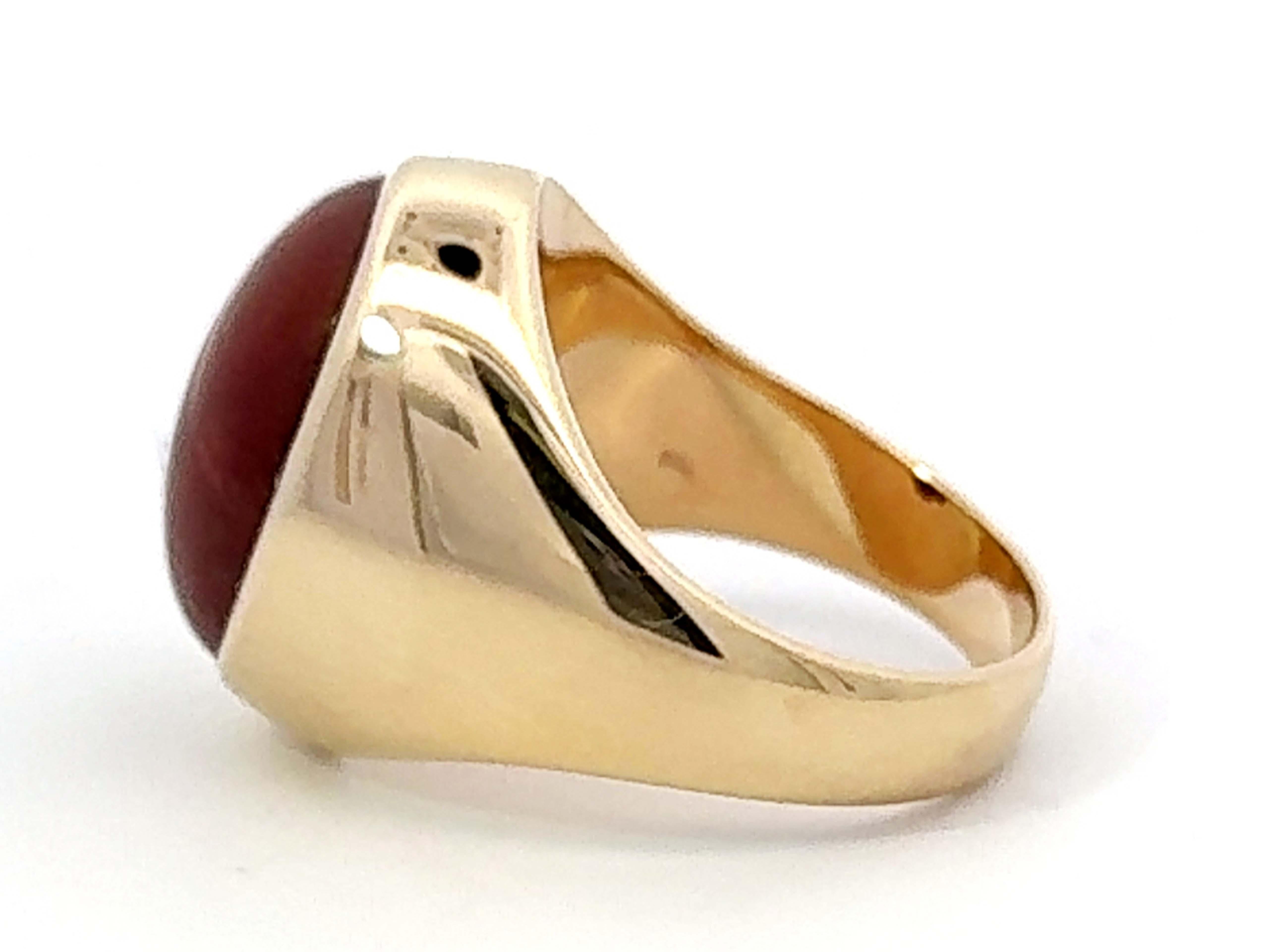 Bezel Set Red Brown Oval Cabochon Jade Ring 14k Yellow Gold For Sale 1