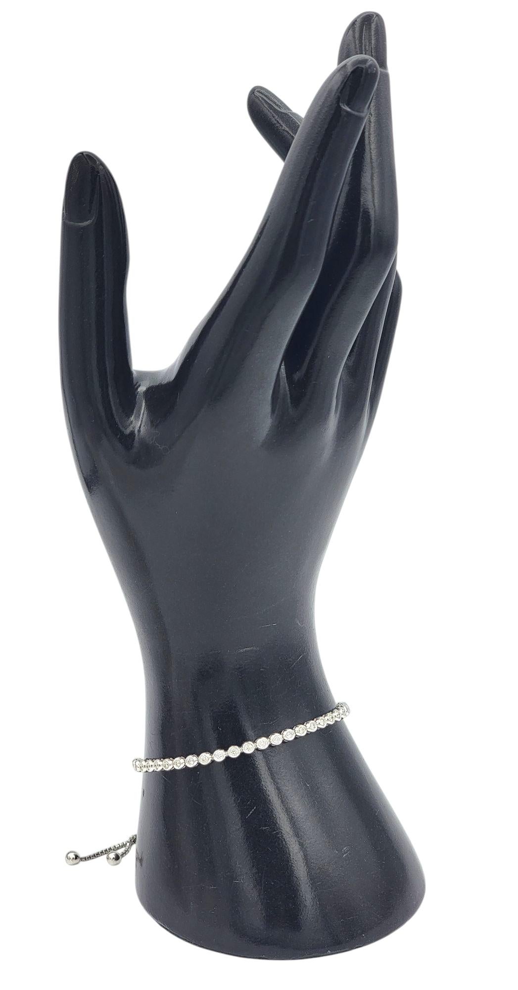Pulsera ajustable estilo bolo de oro blanco de 14 quilates con diamantes redondos engastados en bisel en venta 4
