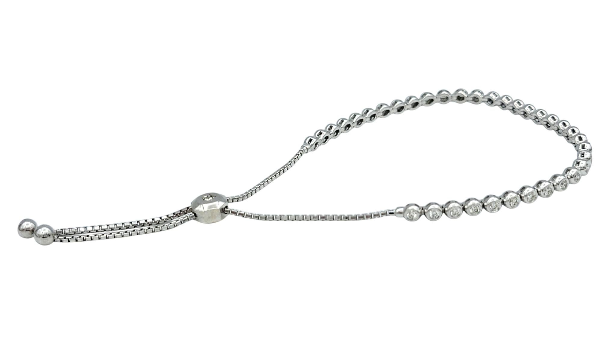 Pulsera ajustable estilo bolo de oro blanco de 14 quilates con diamantes redondos engastados en bisel en Bueno estado para la venta en Scottsdale, AZ
