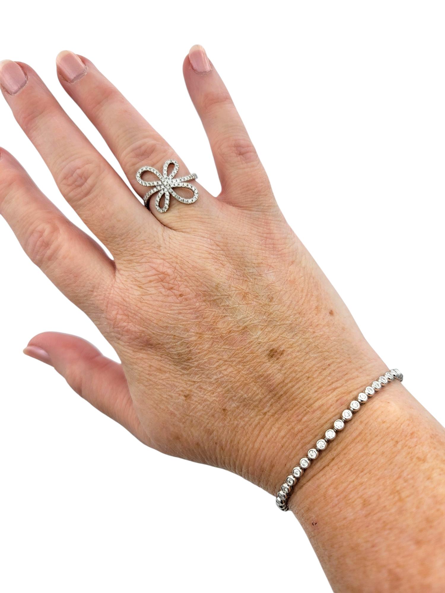 Pulsera ajustable estilo bolo de oro blanco de 14 quilates con diamantes redondos engastados en bisel en venta 3