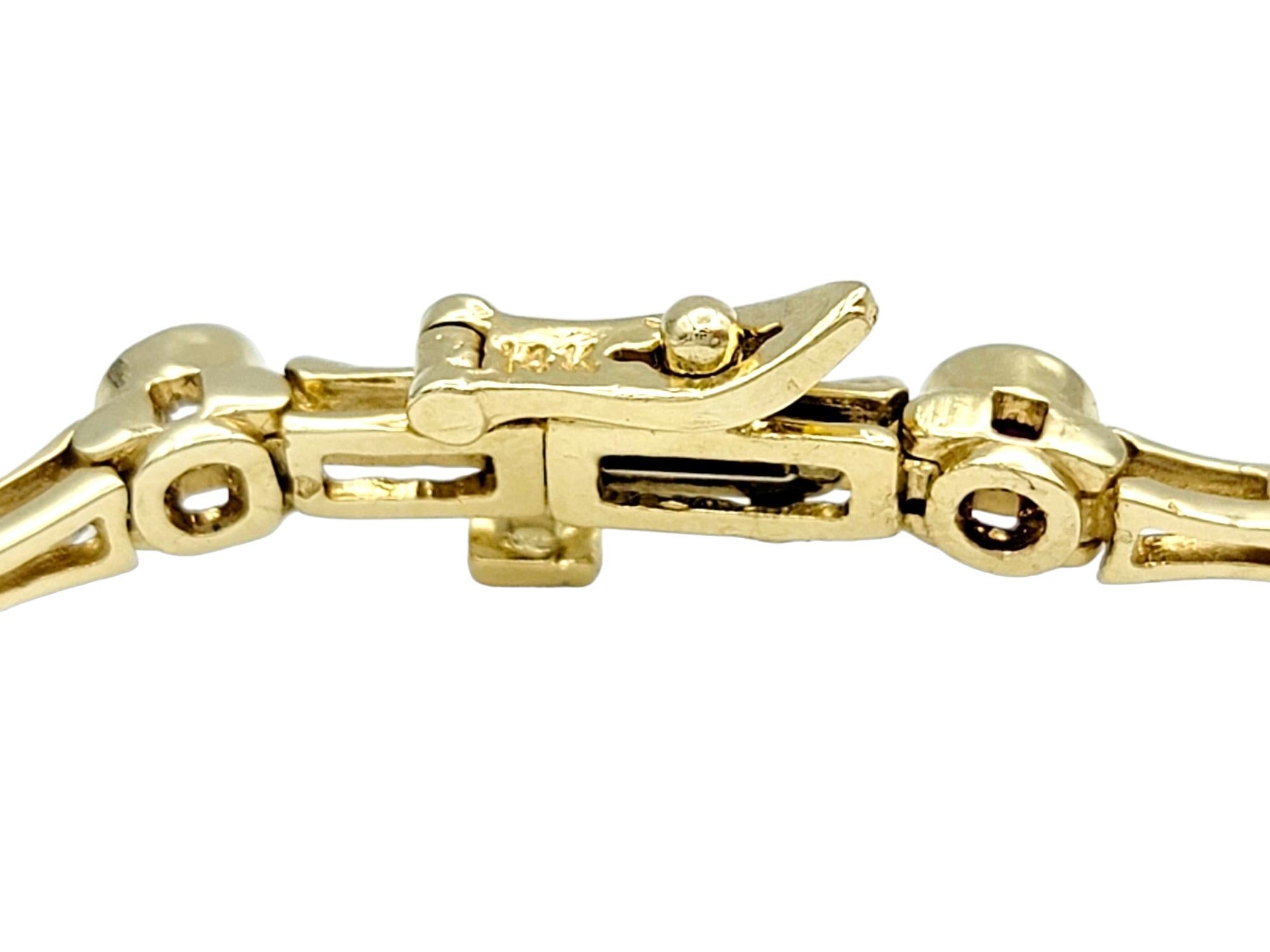 Bracelet à maillons en or jaune 14 carats serti d'un diamant rond et de rubis Excellent état - En vente à Scottsdale, AZ