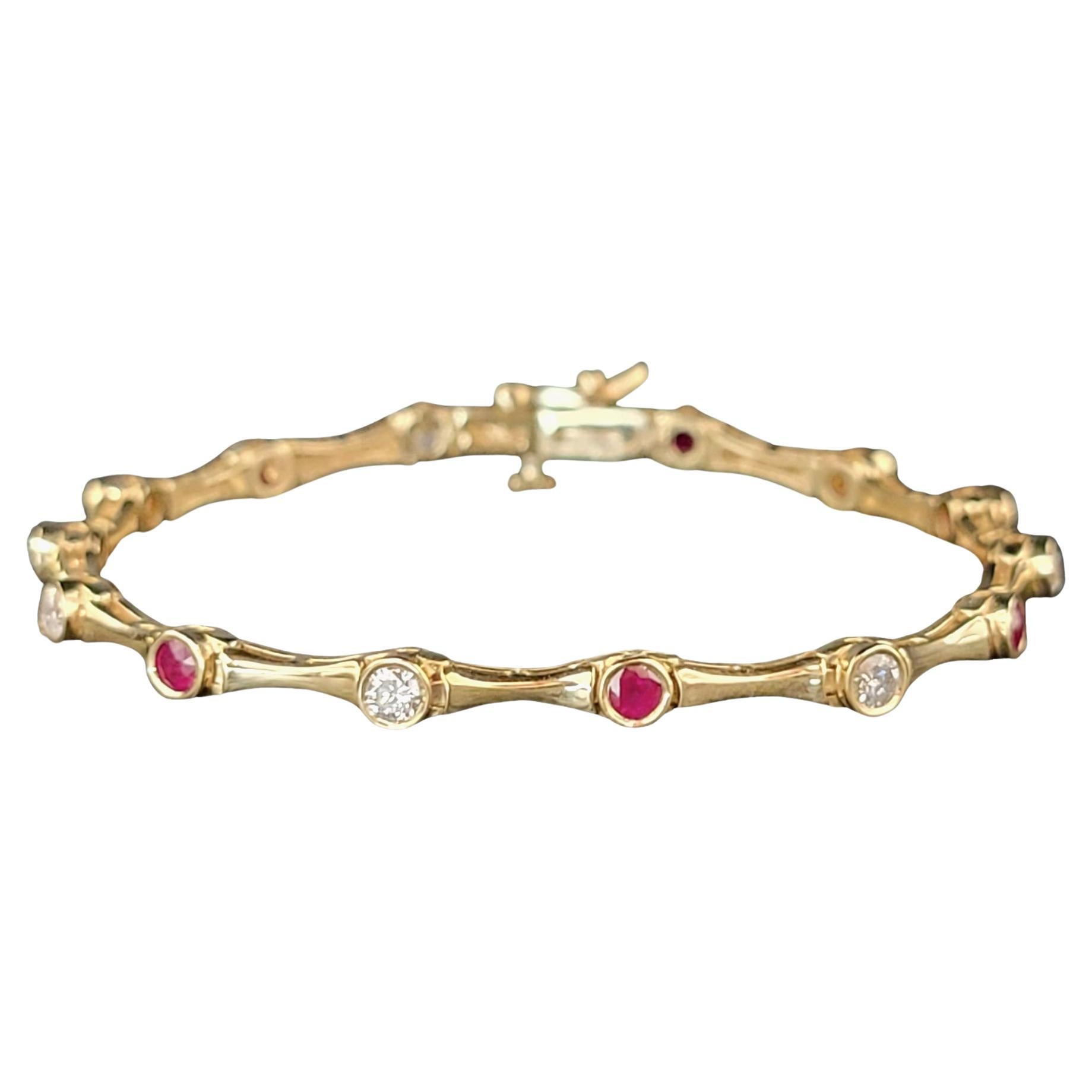 Bracelet à maillons en or jaune 14 carats serti d'un diamant rond et de rubis