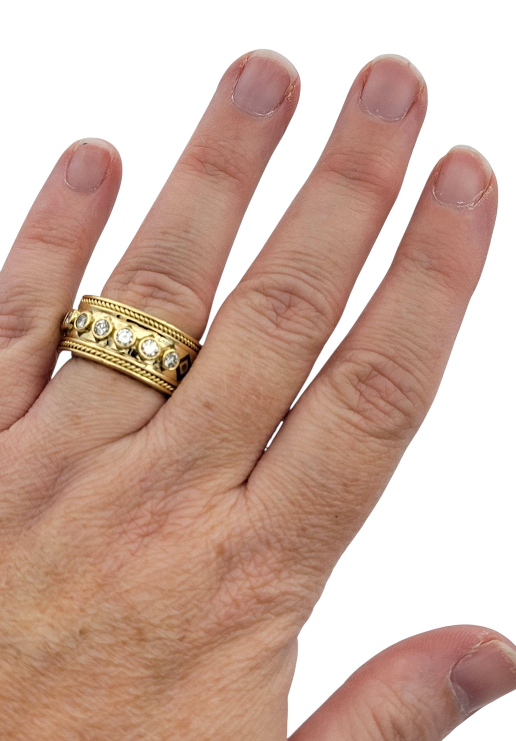 Ring mit geometrischem Motiv aus 18 Karat Gelbgold mit rundem Diamant in Lünette im Angebot 3