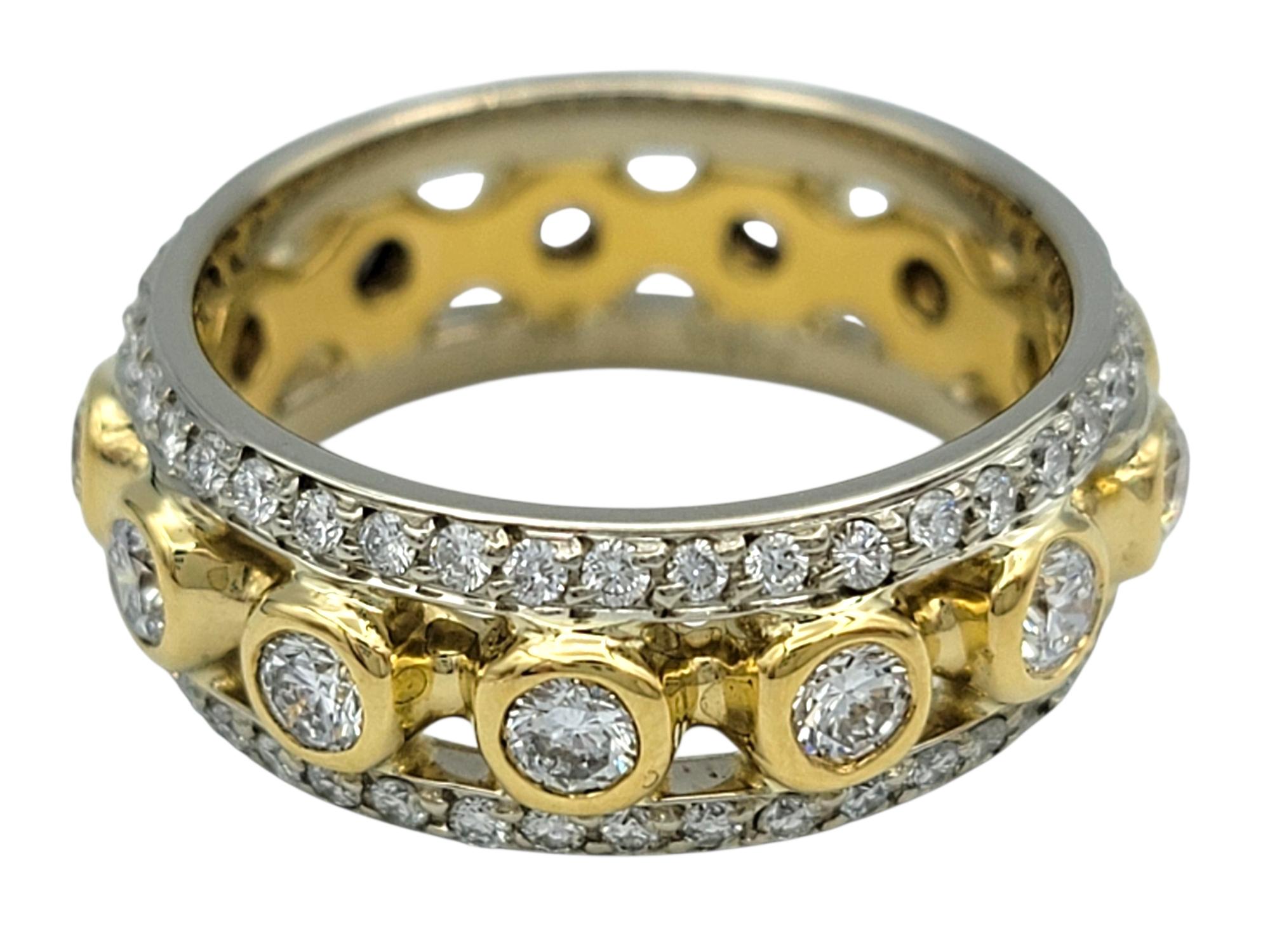 Taglio rotondo Bezel Set Round Diamond Multi Row Eternity Band Ring in Two-Tone 18 Karat Gold in vendita