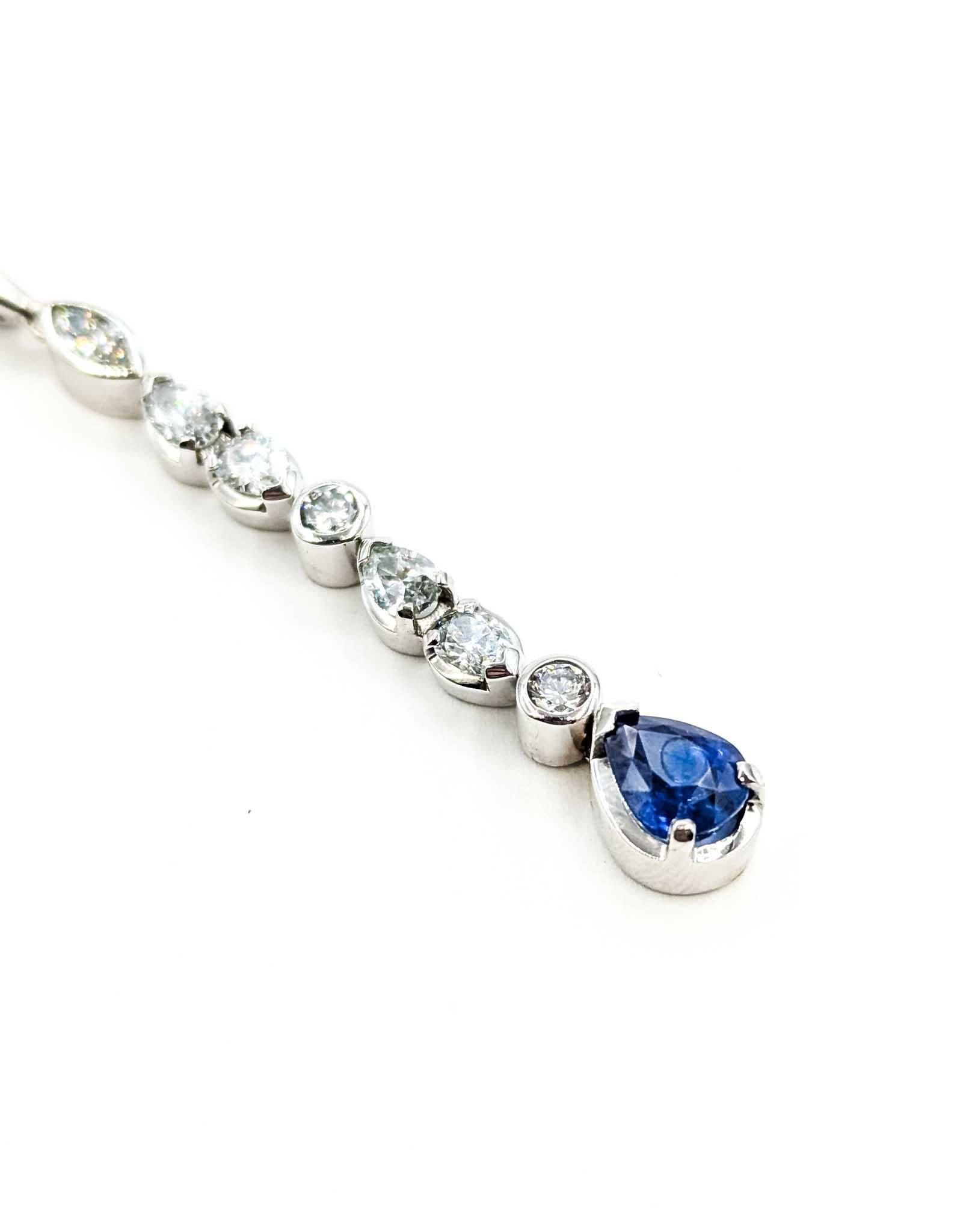 Lünettenbesetzter Anhänger mit Saphir und Diamant aus 18k Weißgold (Tropfenschliff) im Angebot