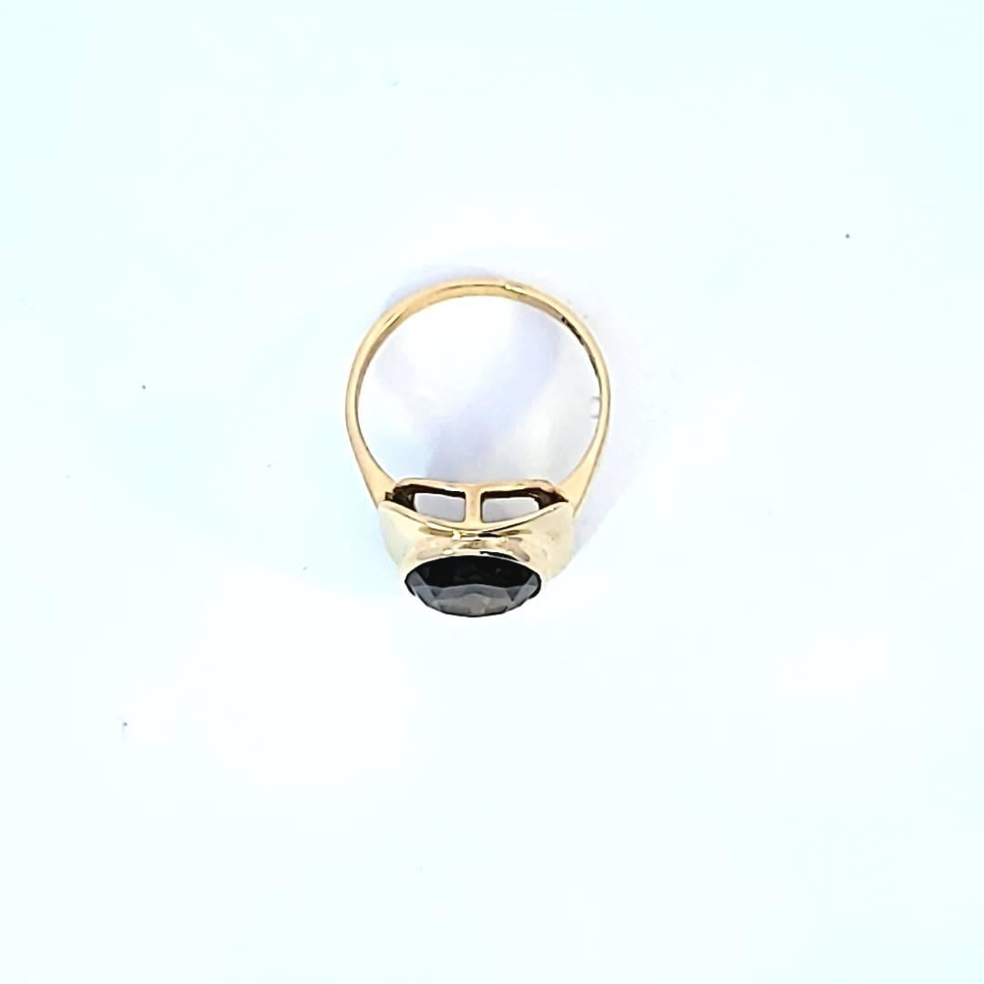 Rauchquarz mit Lünette in 18 Karat Gold für Damen oder Herren im Angebot