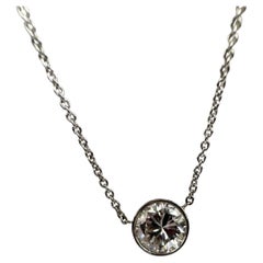 Collier avec pendentif en diamant solitaire serti sur lunette en or jaune 14KT