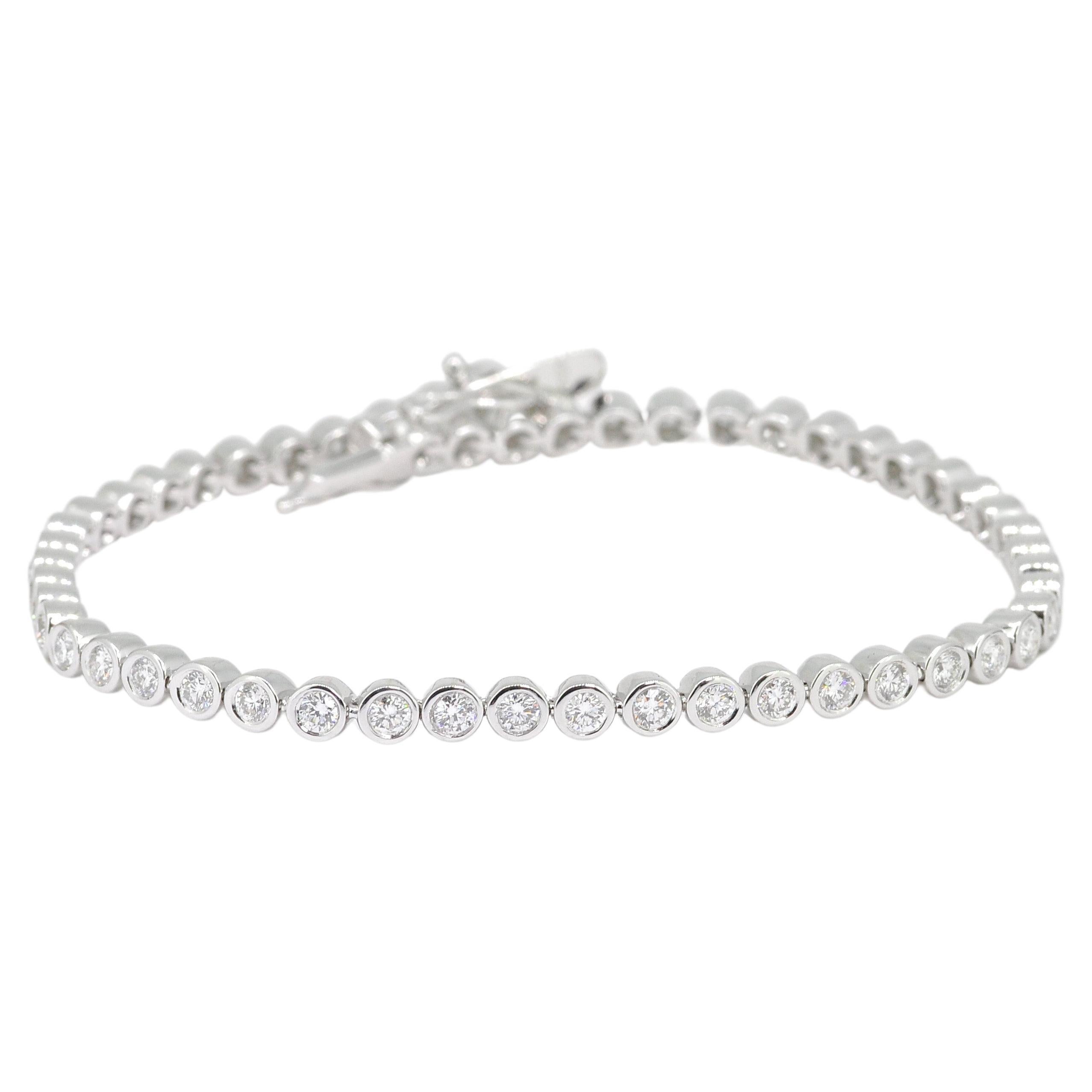 Bracelet tennis en or blanc 18 carats serti d'un chaton et de diamants naturels de 4,00 carats