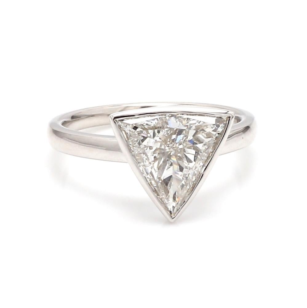 Anillo de diamantes trillón engastados en bisel - Certificado GIA Corte trillion en venta