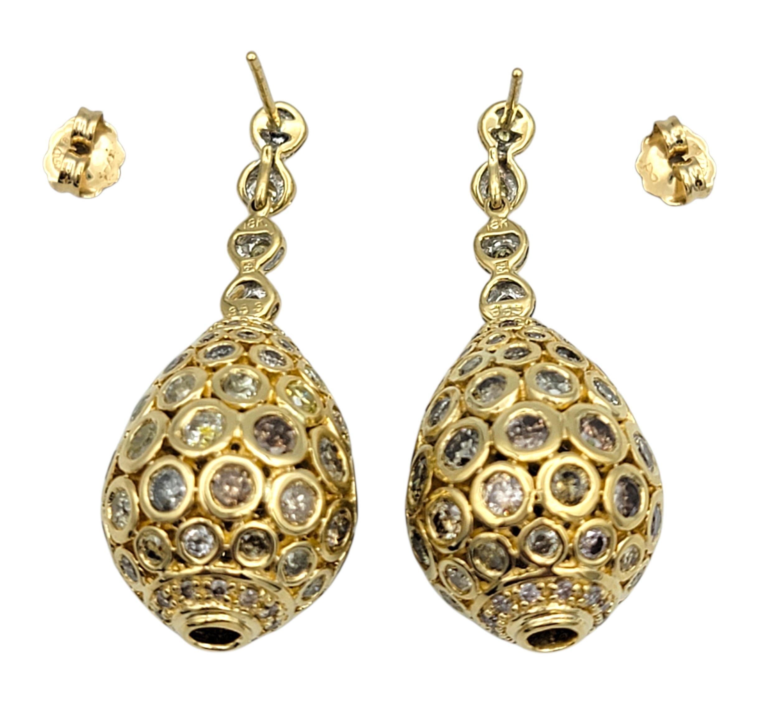 Boucles d'oreilles pendantes en or jaune 18 carats serties de diamants blancs, jaunes et bruns Pour femmes en vente