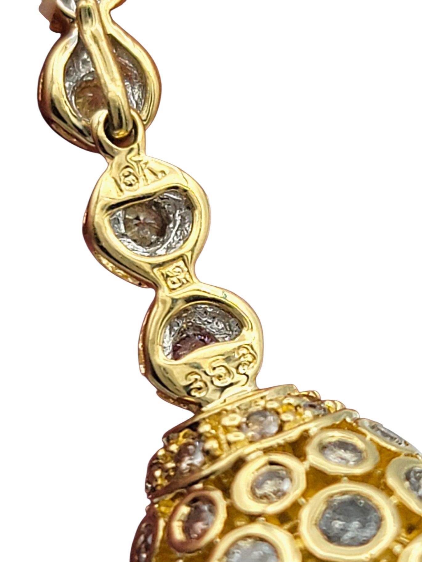 Boucles d'oreilles pendantes en or jaune 18 carats serties de diamants blancs, jaunes et bruns en vente 1