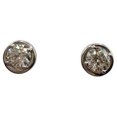 Pendientes estilo bisel de oro de 18 quilates 2ct