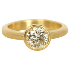 Anillo de compromiso solitario con bisel - Diamante natural de 1,35 ct en oro amarillo de 22 quilates