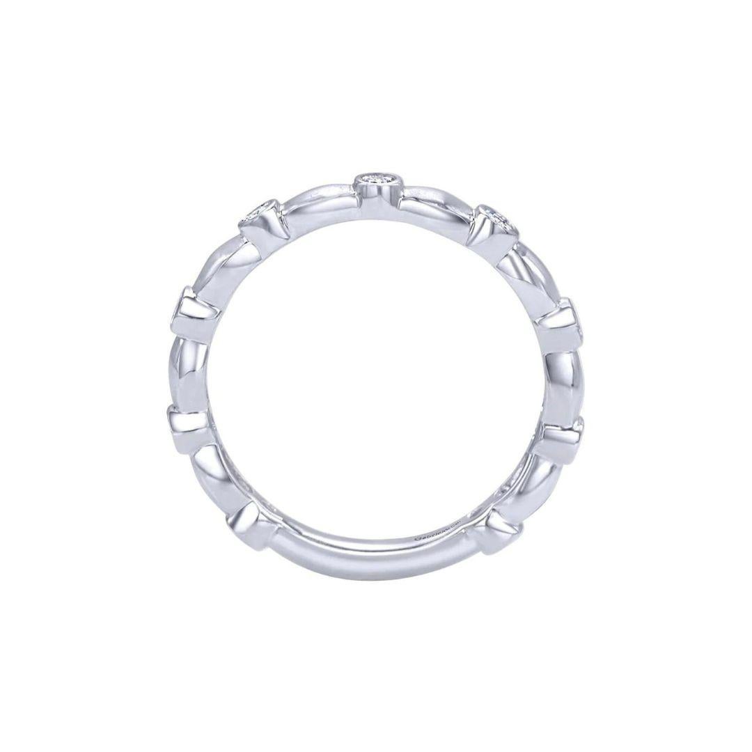 Round Cut Bezels and Scallops Satin White Gold Diamond Band For Sale