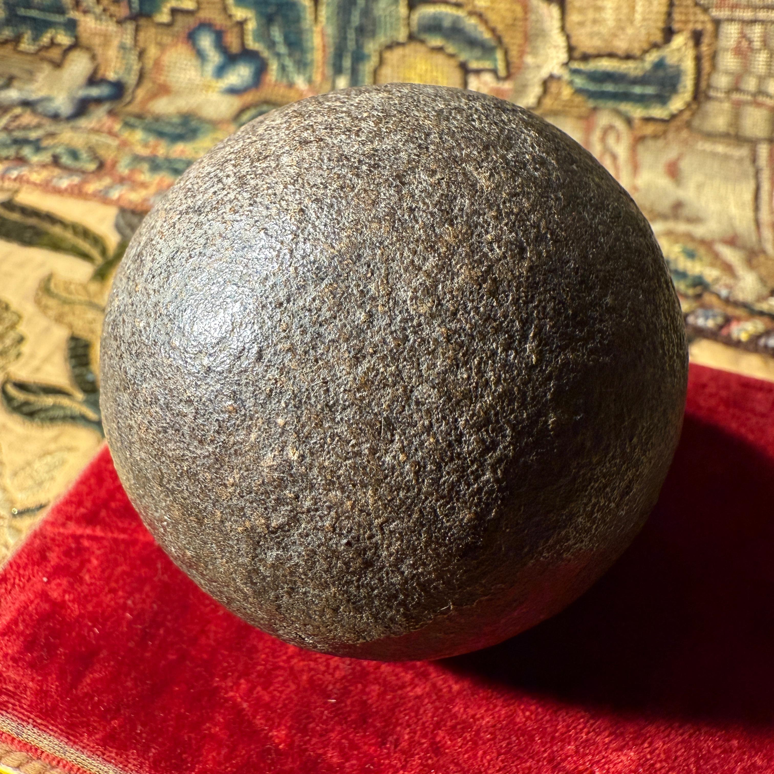 Pietra di Bezoar con supporto in legno ebanizzato tornito, XVIII secolo. in vendita 7