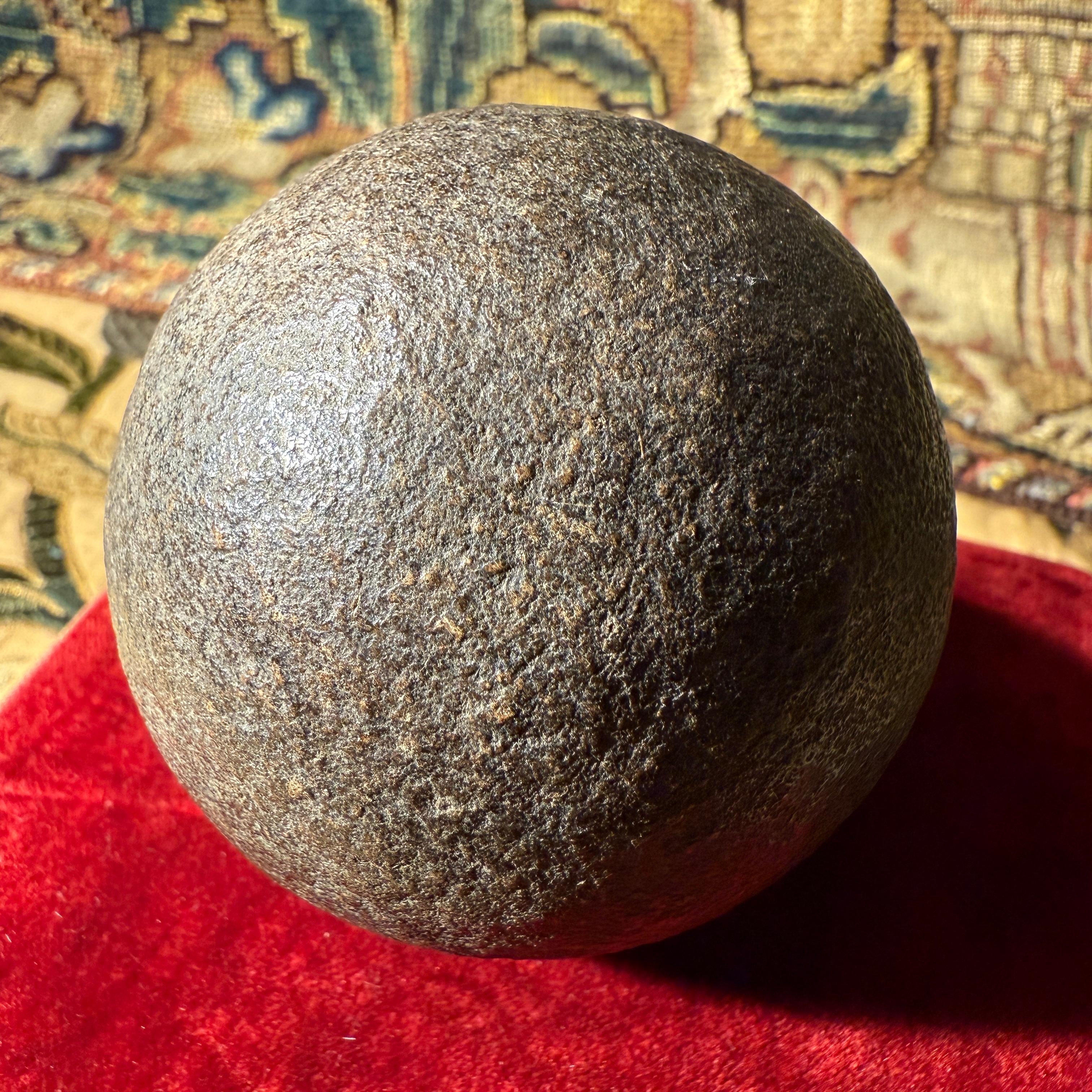 Pietra di Bezoar con supporto in legno ebanizzato tornito, XVIII secolo. in vendita 8