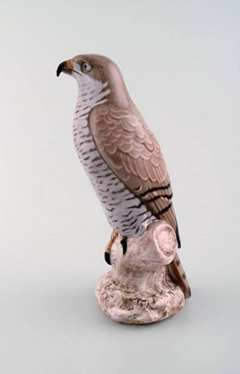 B&G Bing & Grondahl large falcon, figure in porcelain, number 1892.
Designed by Niels Nielsen.
Measures 28 cm.
In perfect condition.
1st. assortment.